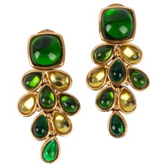 Boucles d'oreilles en métal doré et résine de Goossens