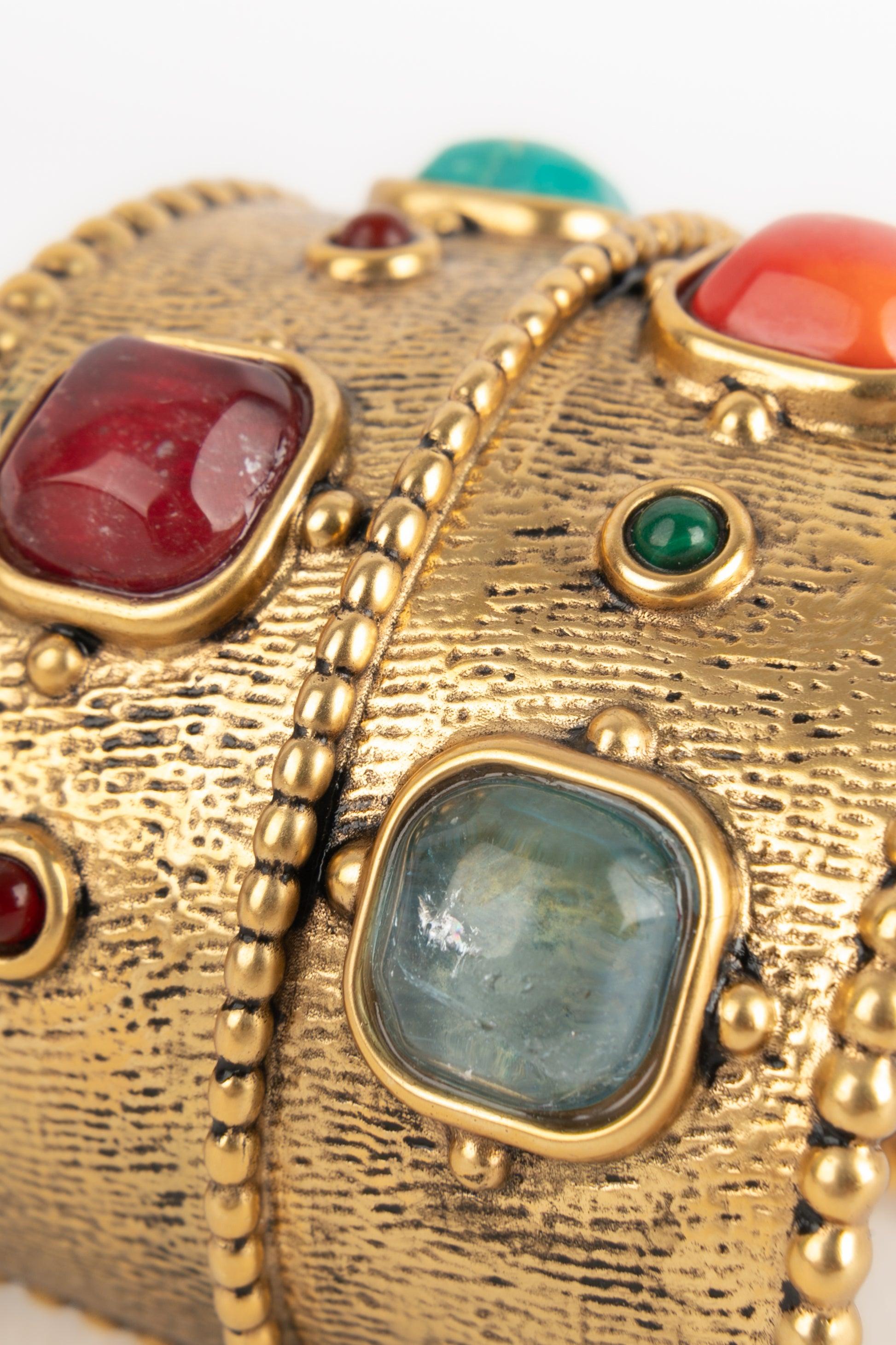 Bracelet manchette en métal doré de Goossens en vente 2
