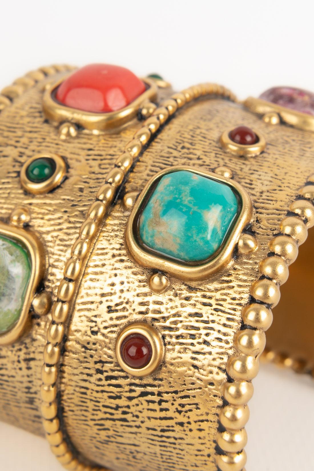 Bracelet manchette en métal doré de Goossens en vente 3