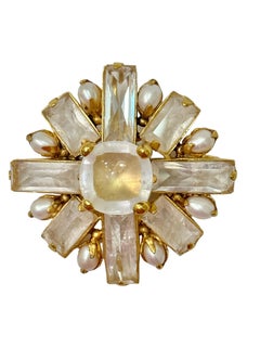 Spilla Goossens Paris in ottone placcato oro 24 carati con cristalli di rocca e perle