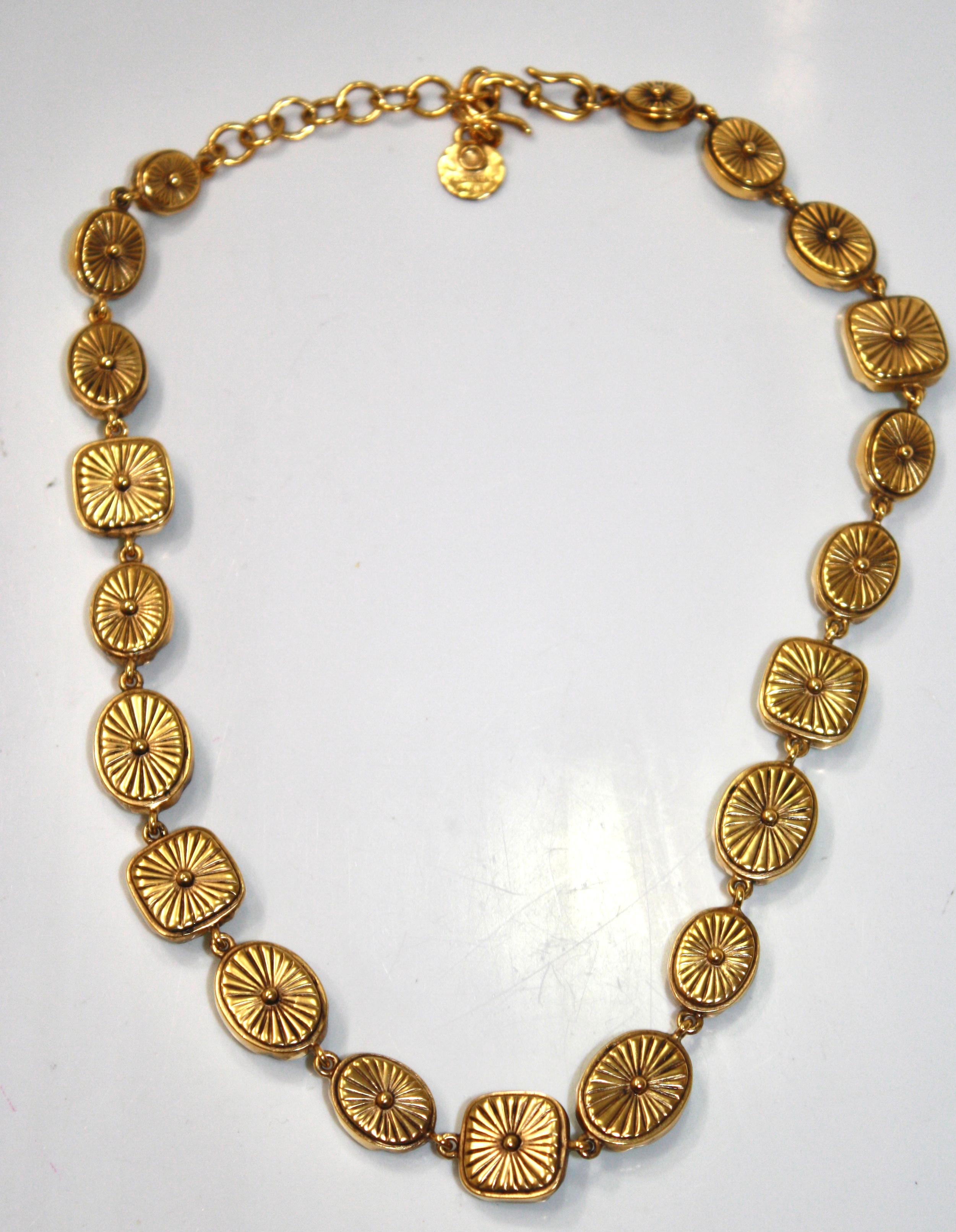 Necklace made of brass soaked in a 24 carats gold bath, decorated with lime green rock crystal cabochons, iconic stone of the Maison.
Each rock crystal stone is hand-dyed, each stone is unique so color intensity and depth will depend on the