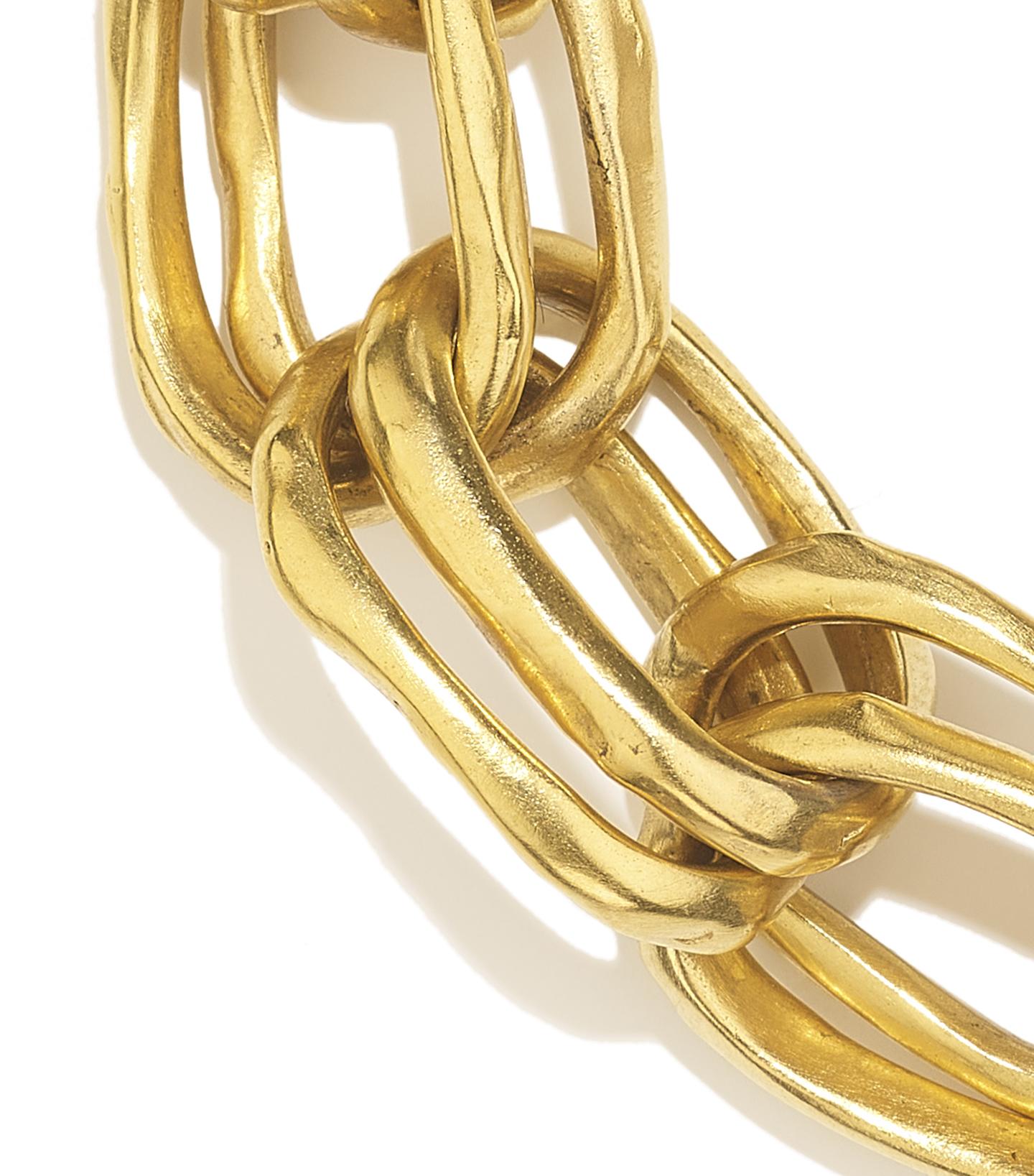 Talisman
double chain necklace

Inspired by the heritage of the House, the Talisman collection honours themes dear to Robert Goossens: wheat, coral, four-leaf clover, and the signs of the zodiac. Brass necklace dipped in a bath of 24-carat gold.