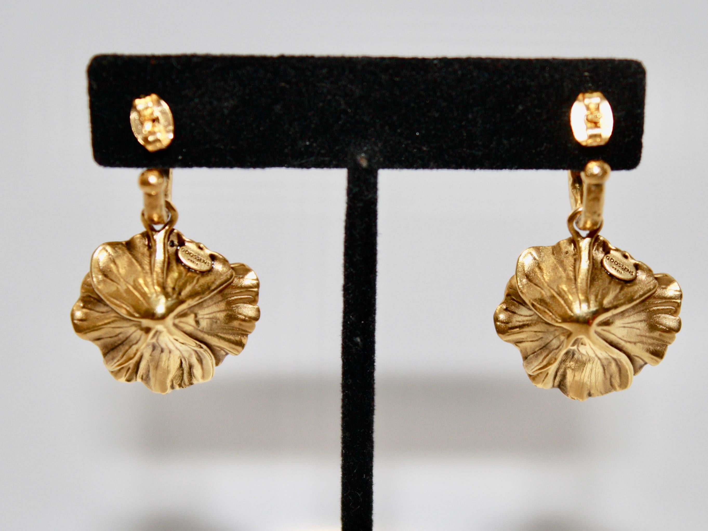 The floral theme in the Talisman collection transposes the delicacy of the poppy flower to the rigidity of hand-crafted metal. Earrings is in bronze soaked in a 24-carat gold bath, yellow gold color