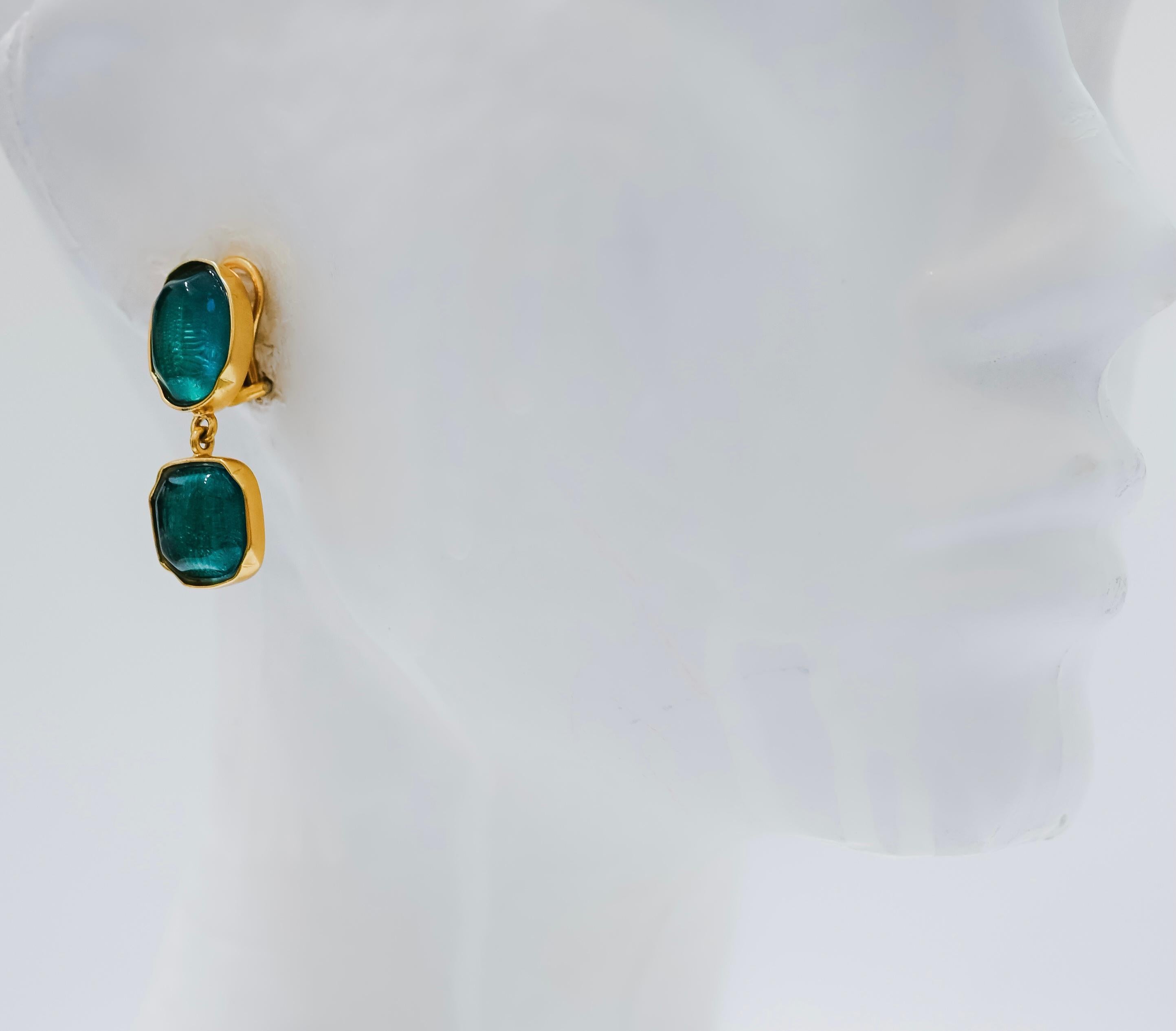 Moderne Goossens Paris Boucles d'oreilles Clip en cristal de roche vert Cabochon en vente
