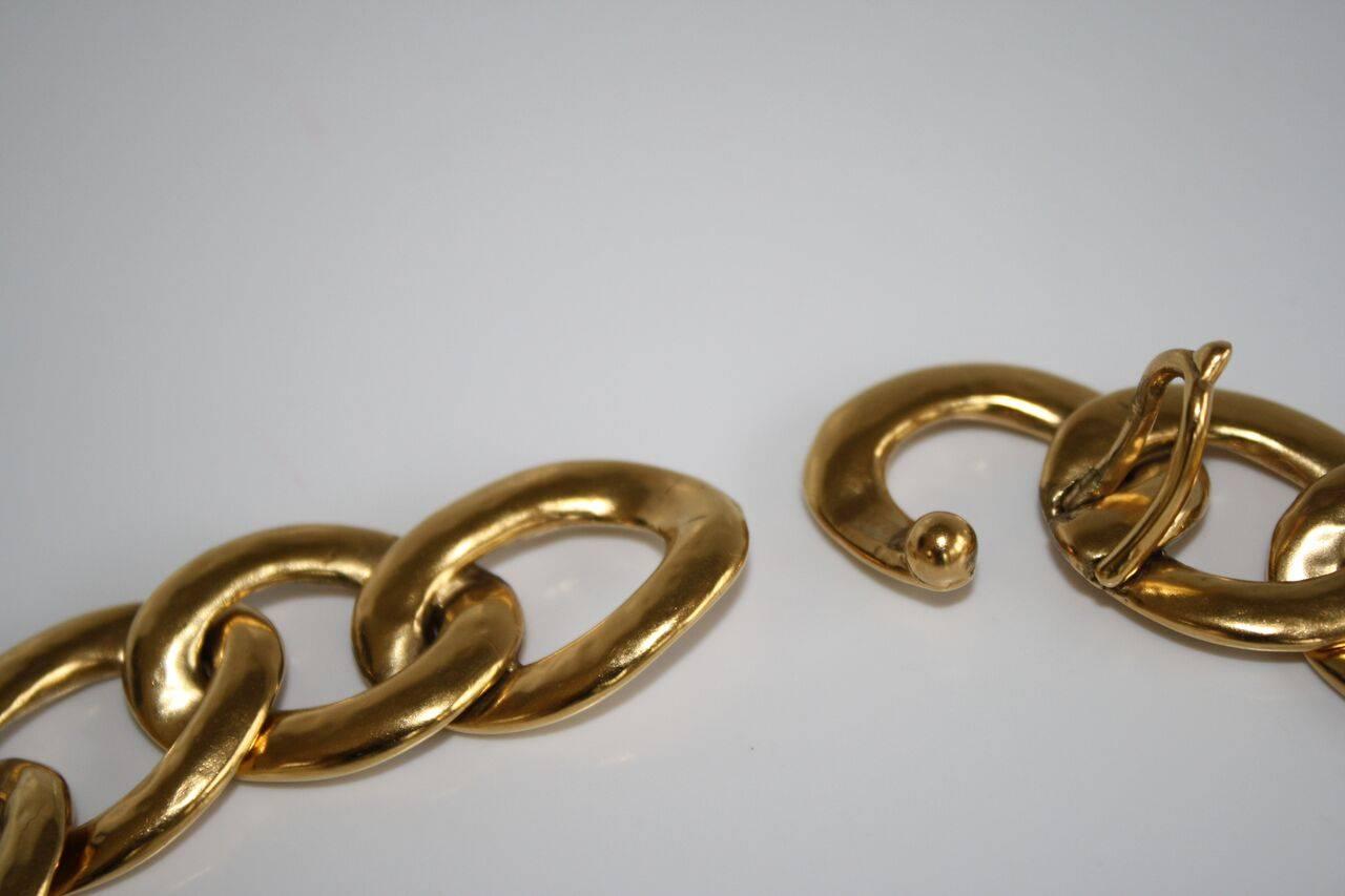 Absolute must have, the Lhassa collection celebrates the work of the chain, signature element of the House of Goossens. The hand hammered golden links make each piece unique. Very simple and easy to wear. Bronze plated with 24- carat yellow gold
