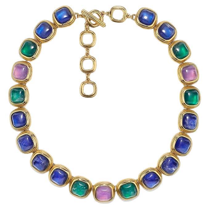 Collar de la colección Renacimiento. Inspirada en el espíritu creativo y artístico de la época homónima, la colección Renacimiento hace brillar el cristal de roca y el metal texturizado. Este collar flexible ofrece una deliciosa mezcla de colores: