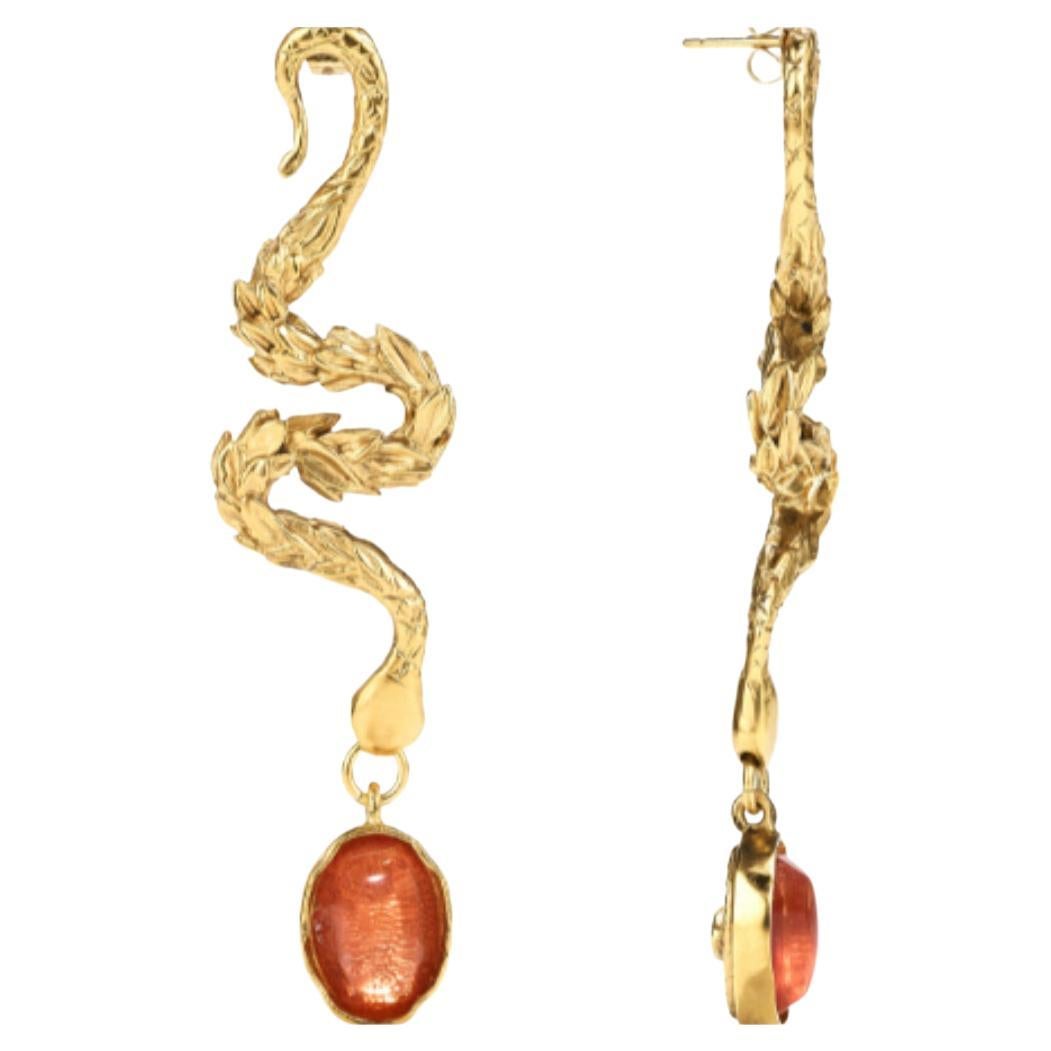 Carthage serpent earrings.


Pierced earrings.
This feeling in the archaeological museum, when the eye goes from marvels to marvels, from amulets to medals, and we dream of having these objects to ourselves, for ourselves, today. It is indeed to