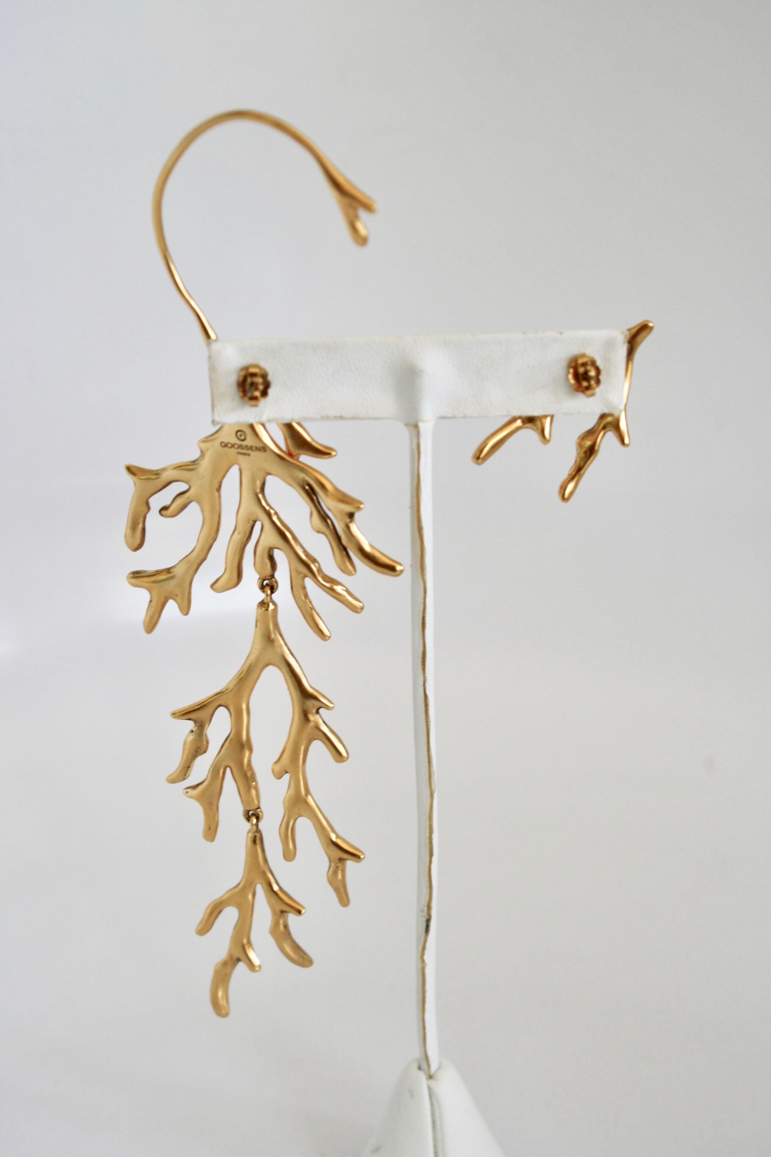 The House of Goossens revisits the iconic themes of its founder, Robert Goossens: coral, shell, leaves and water lilies. These asymmetrical metal earrings are tempered in a bath of 24 carat gold and adorned with a branch of coral, a call-back to