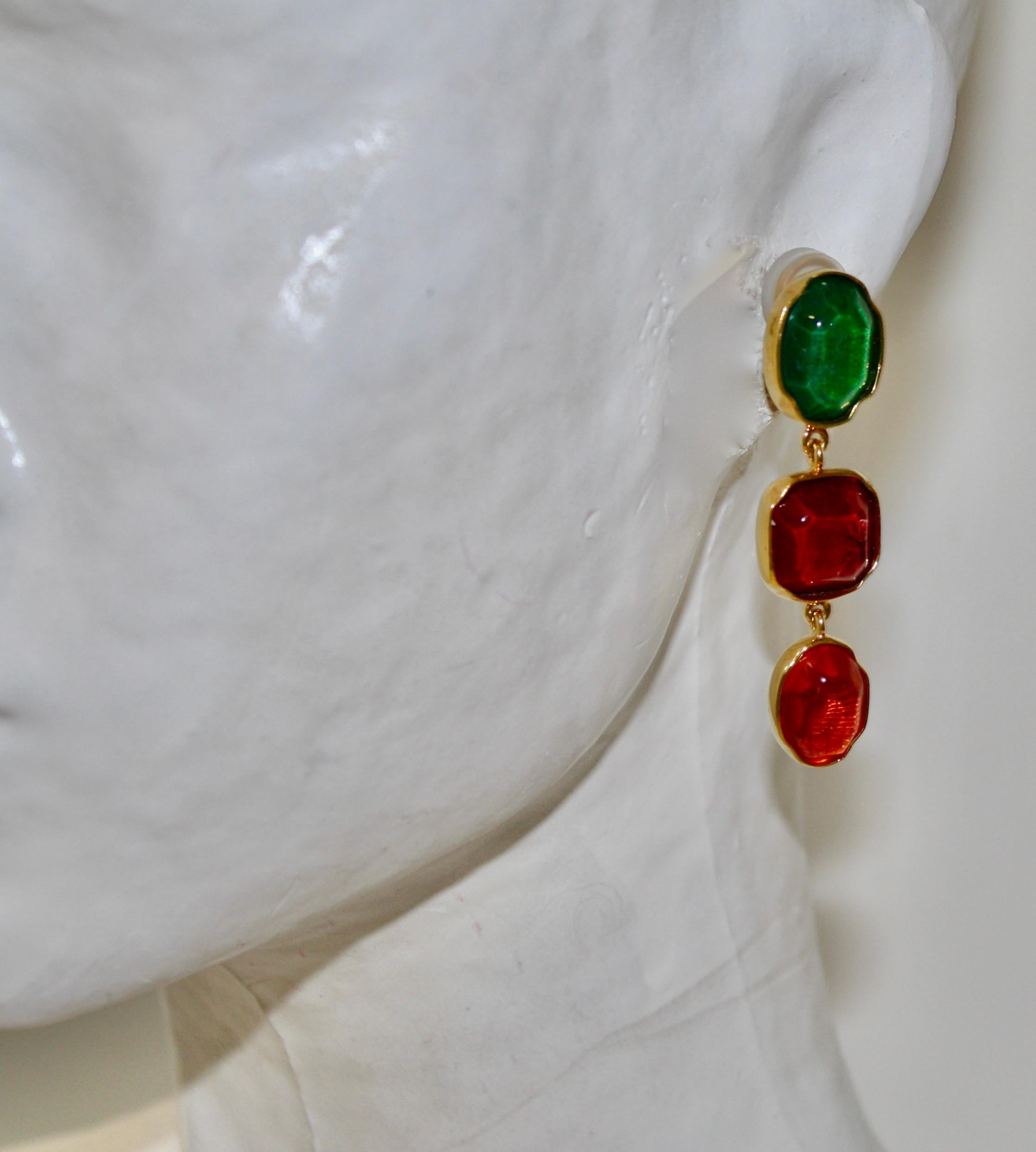 Cabochons Clip 3 cabochons earrings, Green, red and orange

A timeless theme that sees its colors change with the seasons. Each rock crystal stone is hand-dyed with beautiful shades. As each stone is unique, the intensity and depth of the color