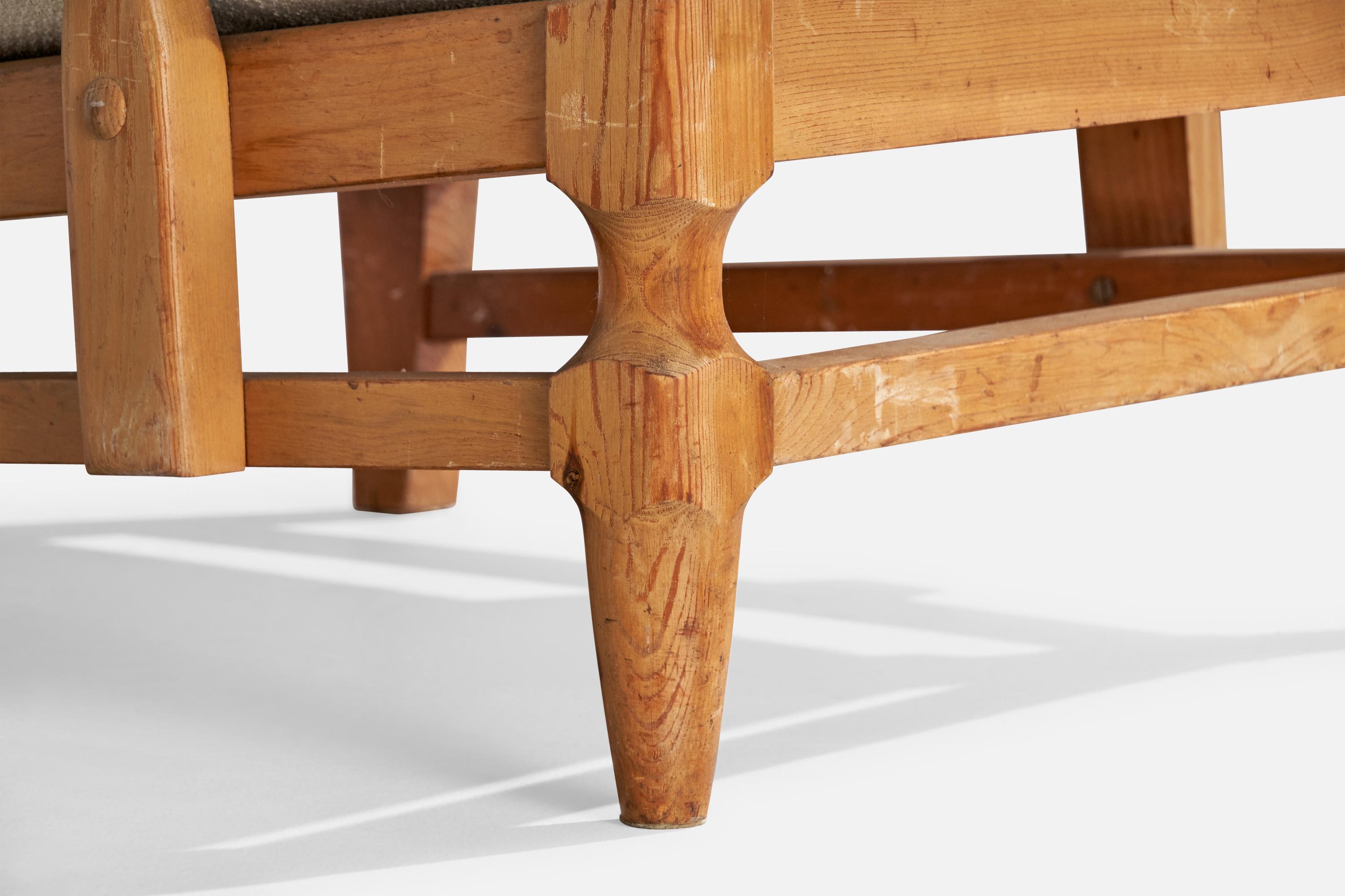 Göperts Möbler, Lounge Chair, Pine, Fabric, Sweden, 1940s In Good Condition For Sale In High Point, NC