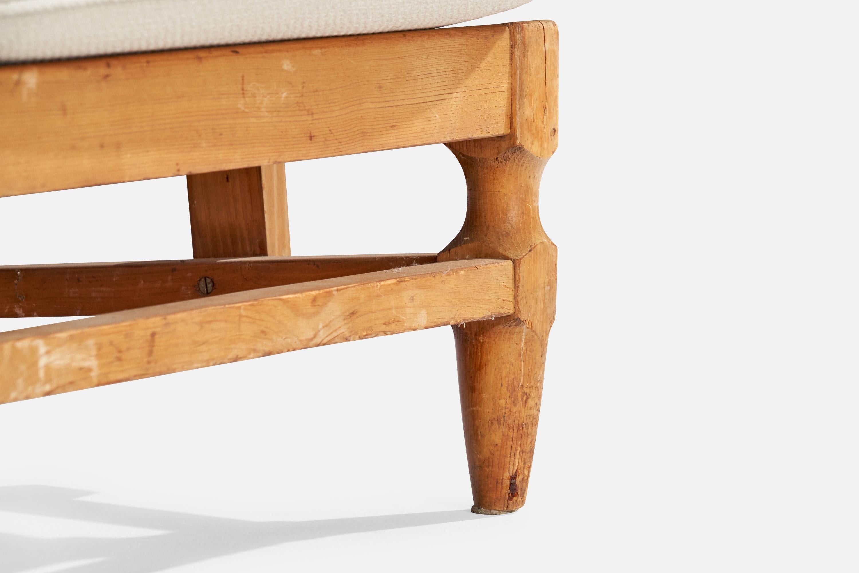 Mid-20th Century Göperts Möbler, Lounge Chair, Pine, Fabric, Sweden, 1940s For Sale