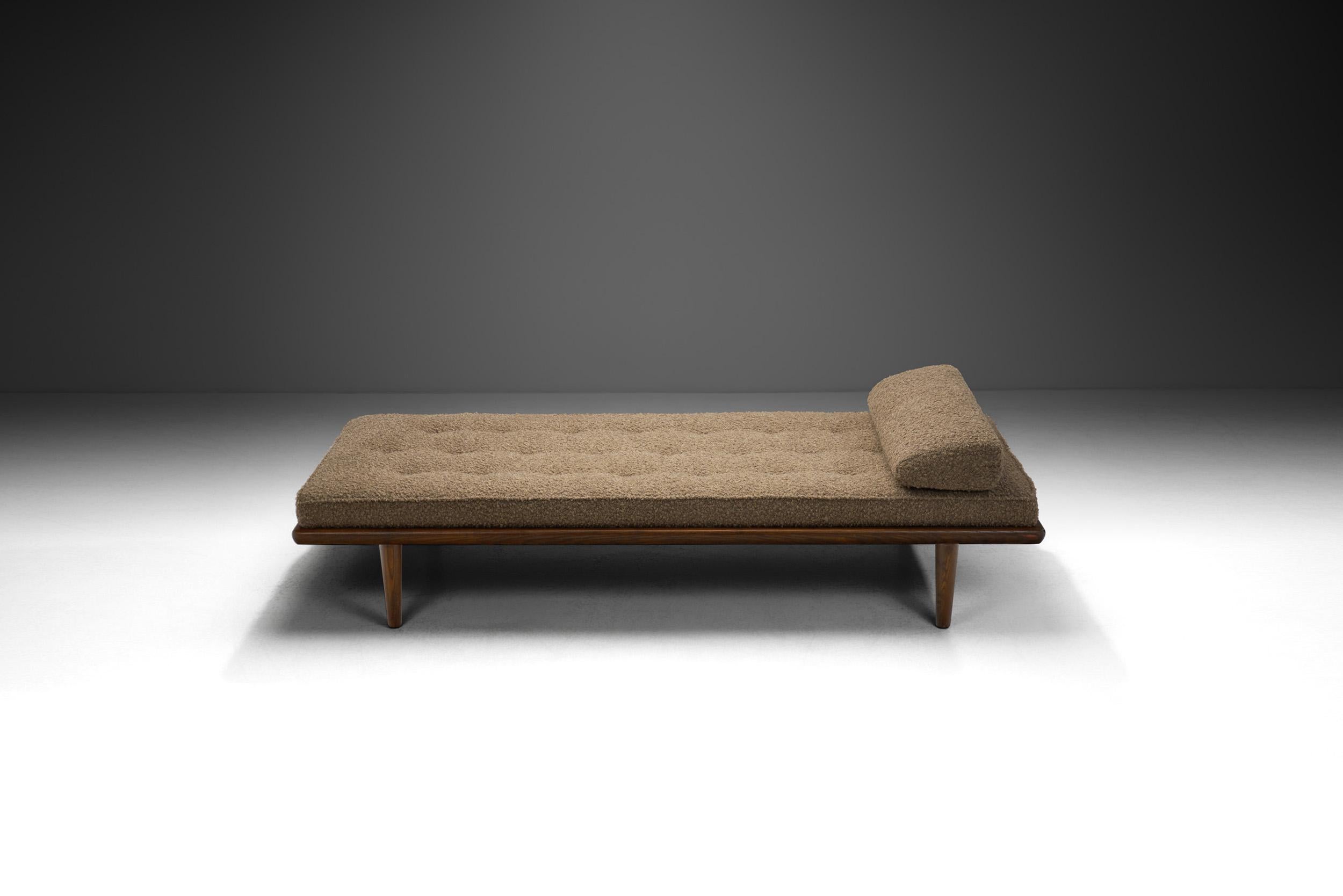 Göperts Möbler Upholstered Daybed with Head Cushion, Sweden 1960s In Good Condition In Utrecht, NL