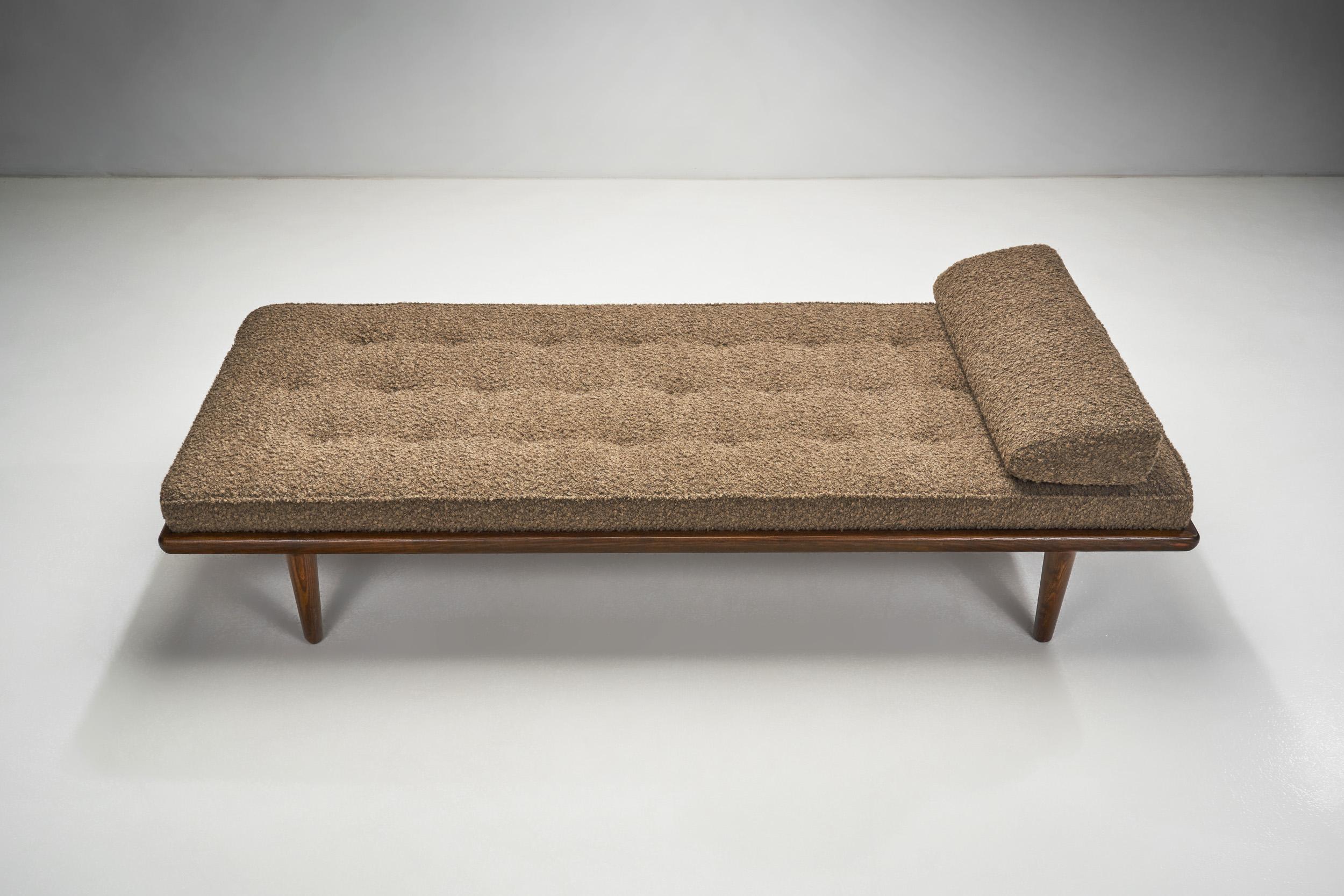 Mid-20th Century Göperts Möbler Upholstered Daybed with Head Cushion, Sweden 1960s