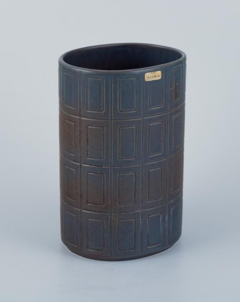 Göran Bäck (1923-2003) for Arabia, Finland. 
Vase in glazed stoneware with geometric pattern. Stylish design from the 1970s. 
In perfect condition. 
Marked. 
Dimensions: H 17.0 cm x D 11.5 cm.