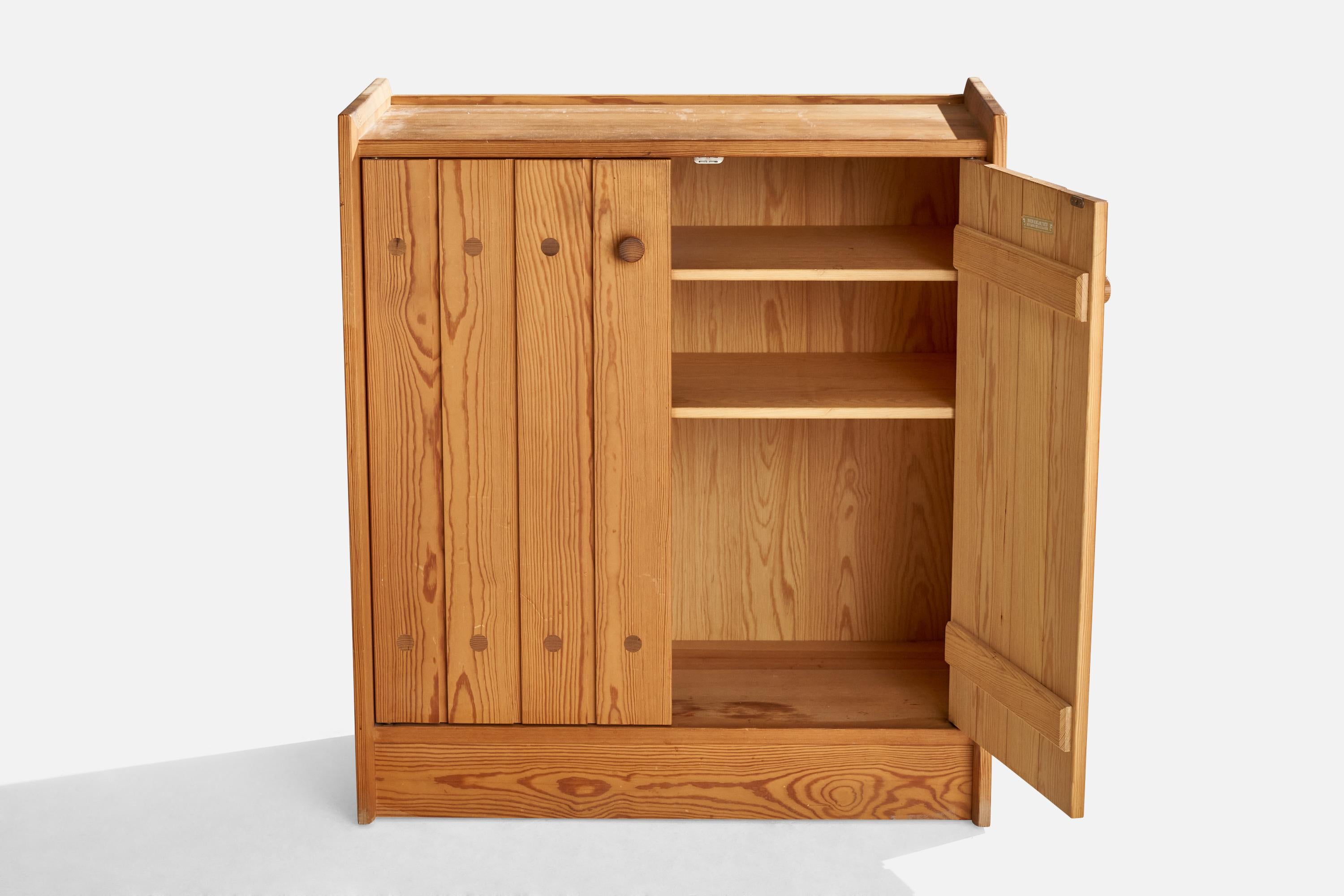 Göran Malmvall, Cabinet, Pine, Sweden, 1970s In Good Condition In High Point, NC