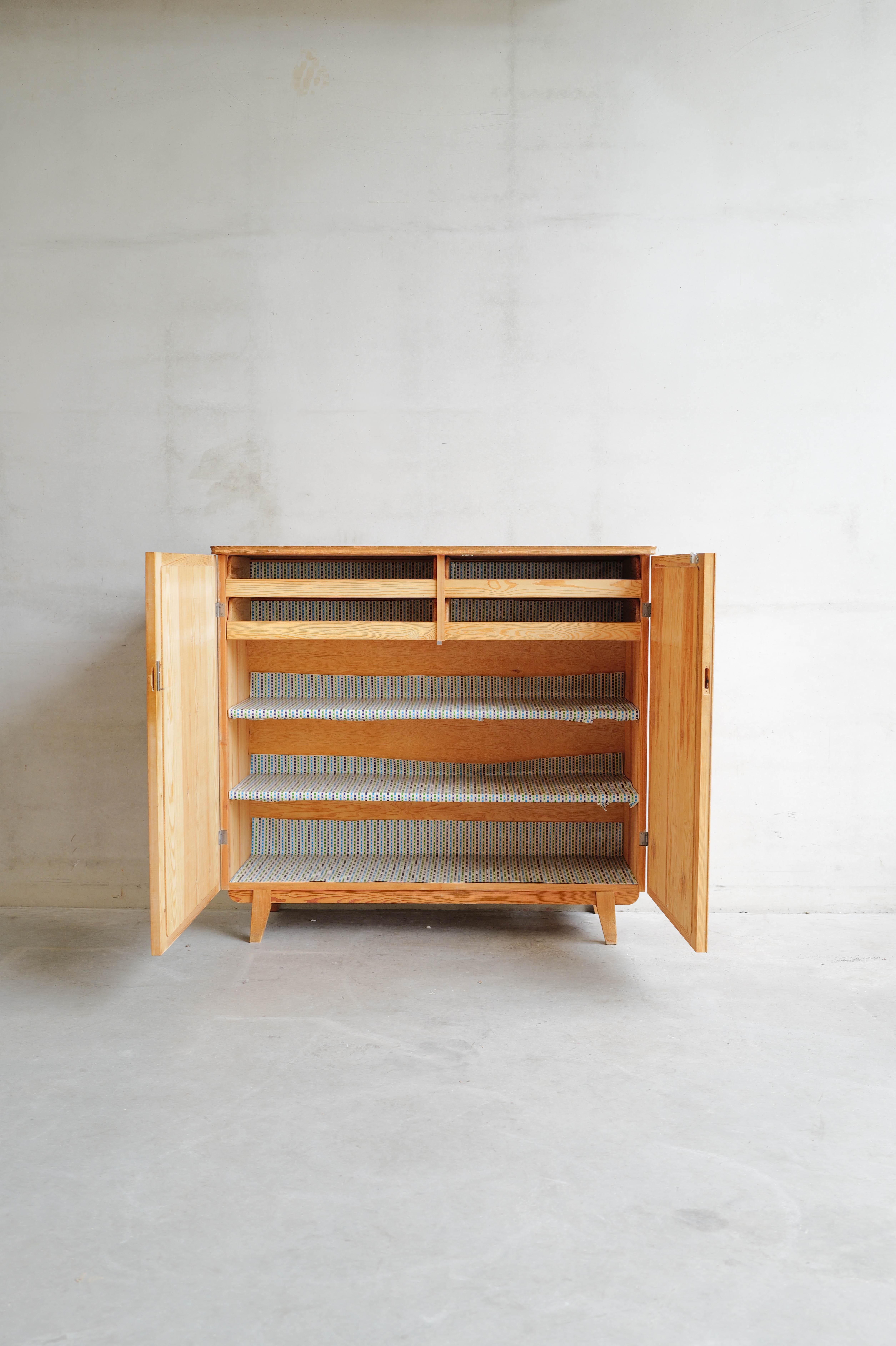Göran Malmvall Schrank, Schweden, 1950er Jahre (Skandinavische Moderne) im Angebot