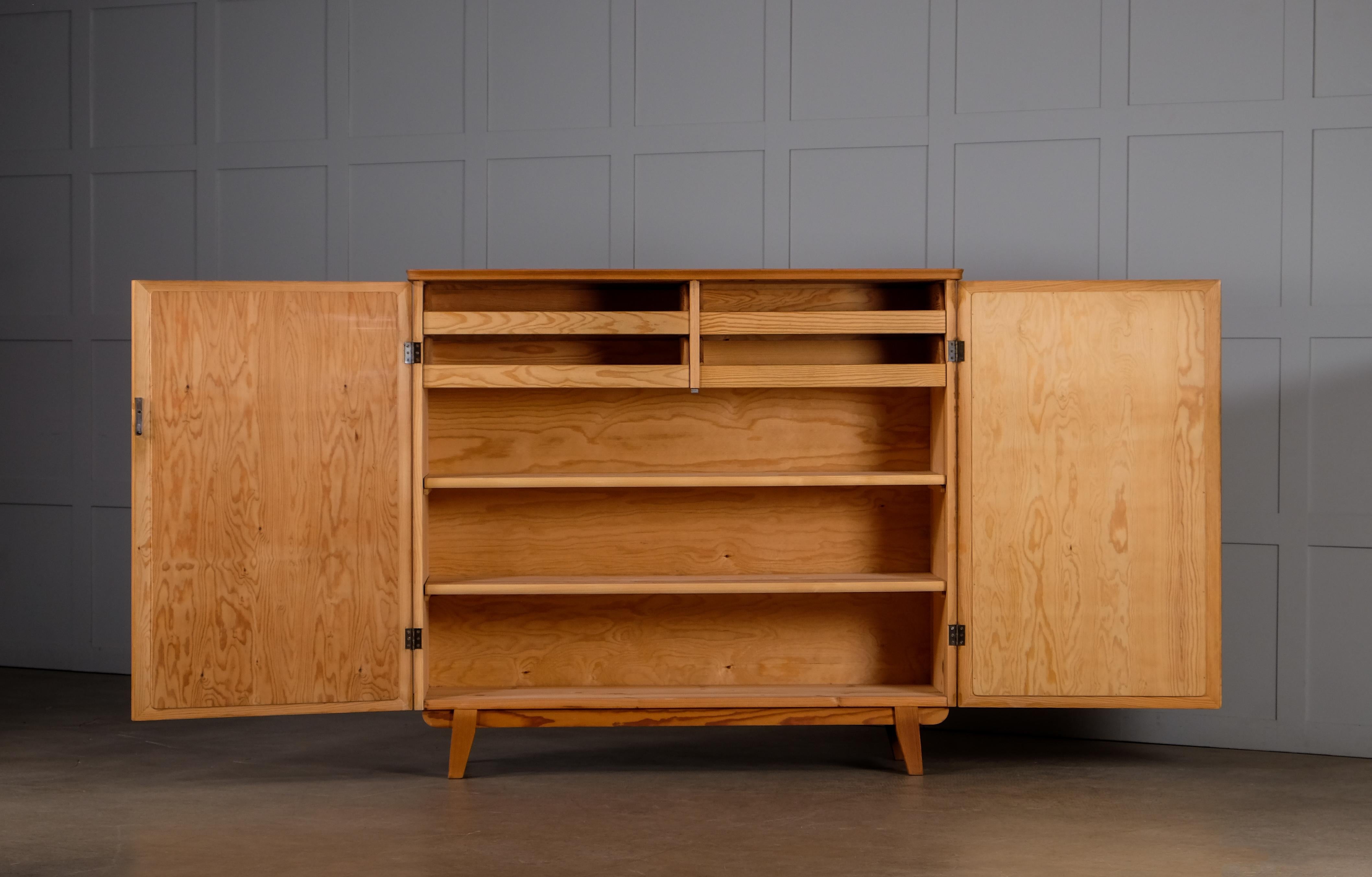 Göran Malmvall cabinet, Sweden, 1950s In Good Condition For Sale In Stockholm, SE