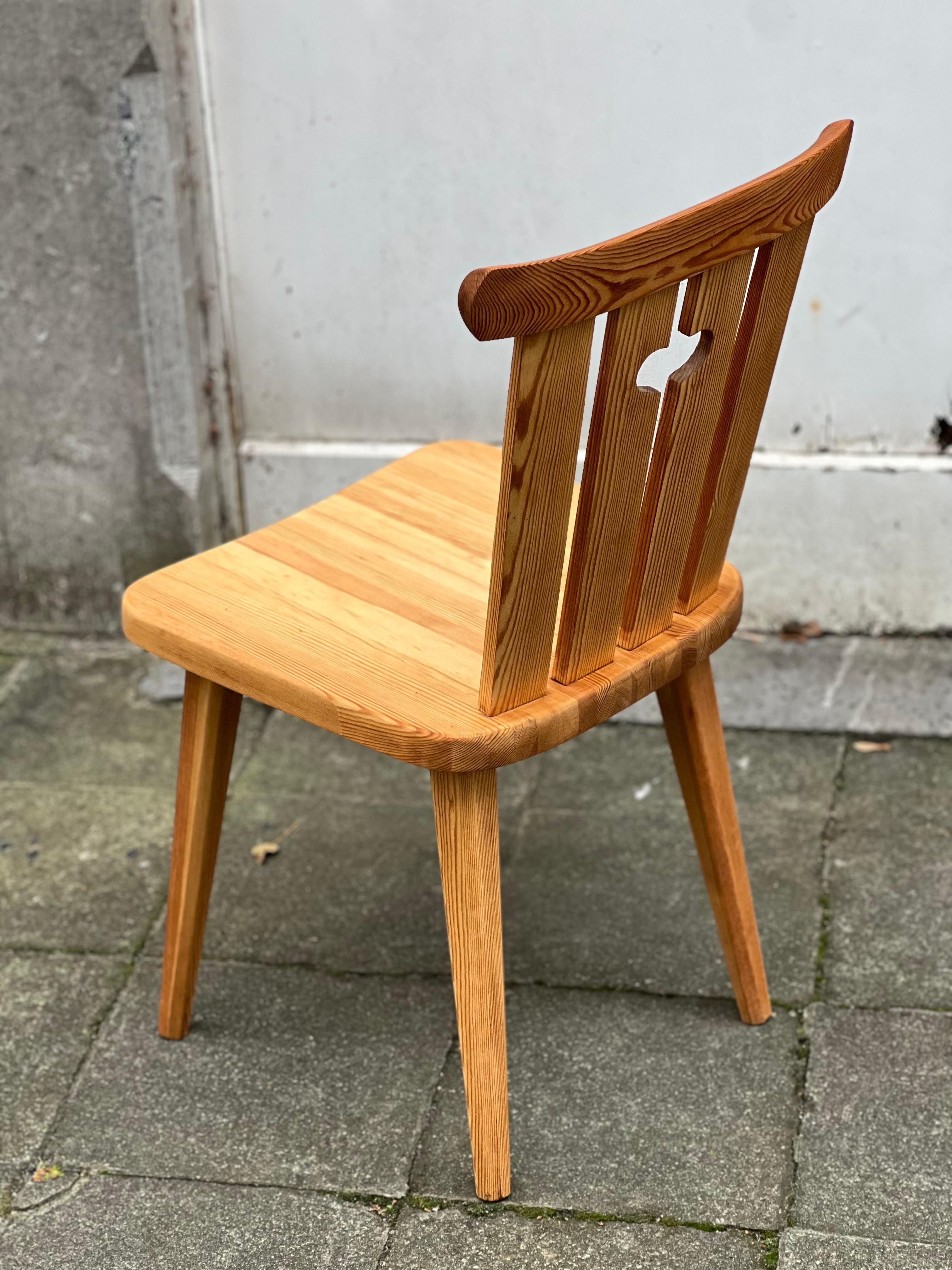 Artisanat Göran Malmvall Classic chaises en pin suédois set de 7 en vente