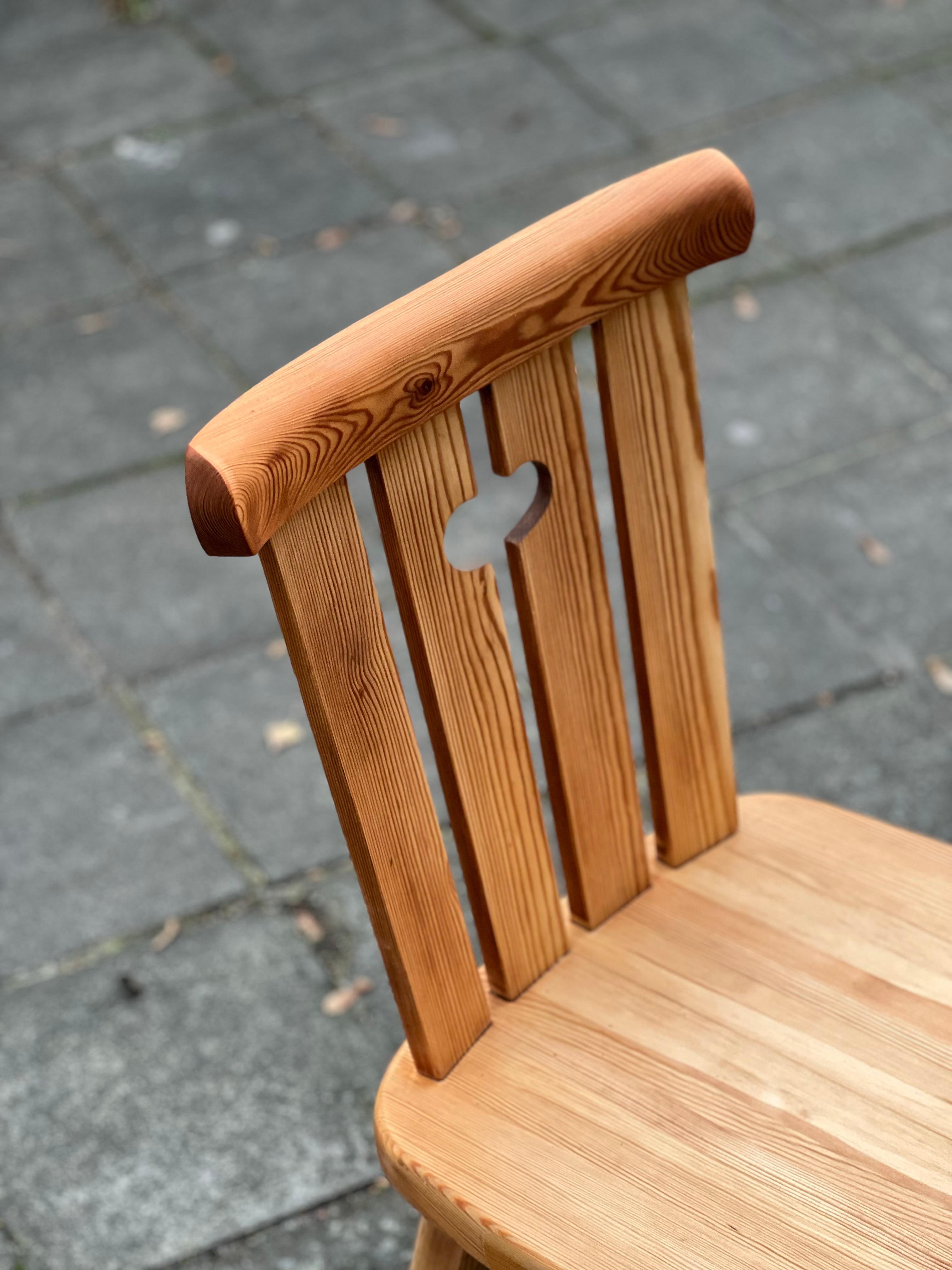 Göran Malmvall Classic chaises en pin suédois set de 7 Excellent état - En vente à Forest, BE