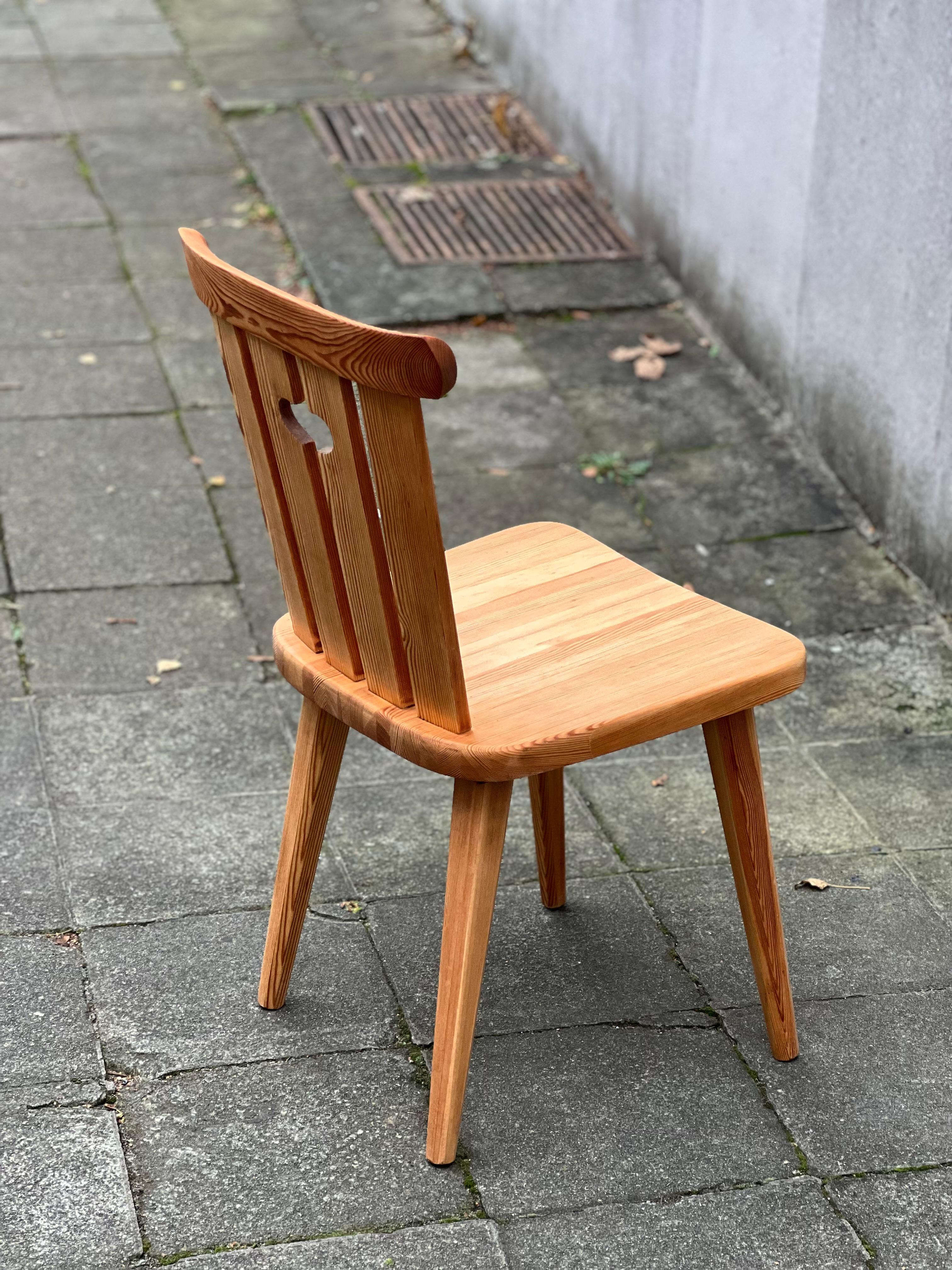 Milieu du XXe siècle Göran Malmvall Classic chaises en pin suédois set de 7 en vente
