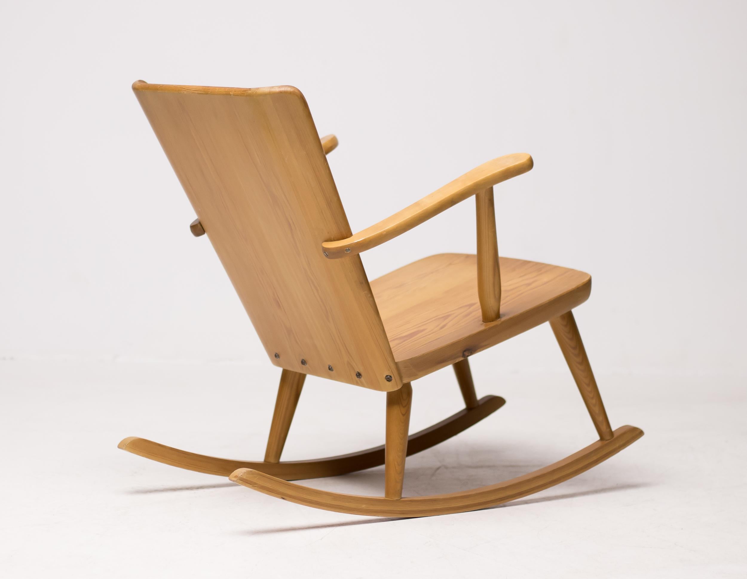 Pine rocking chair designed by Göran Malmvall in the Svensk Fur Range for Karl Andersson & Söner. 
Modernist design in traditional Swedish workmanship, similar to the designs of Axel Einar Hjorth. 
Stamped marks.