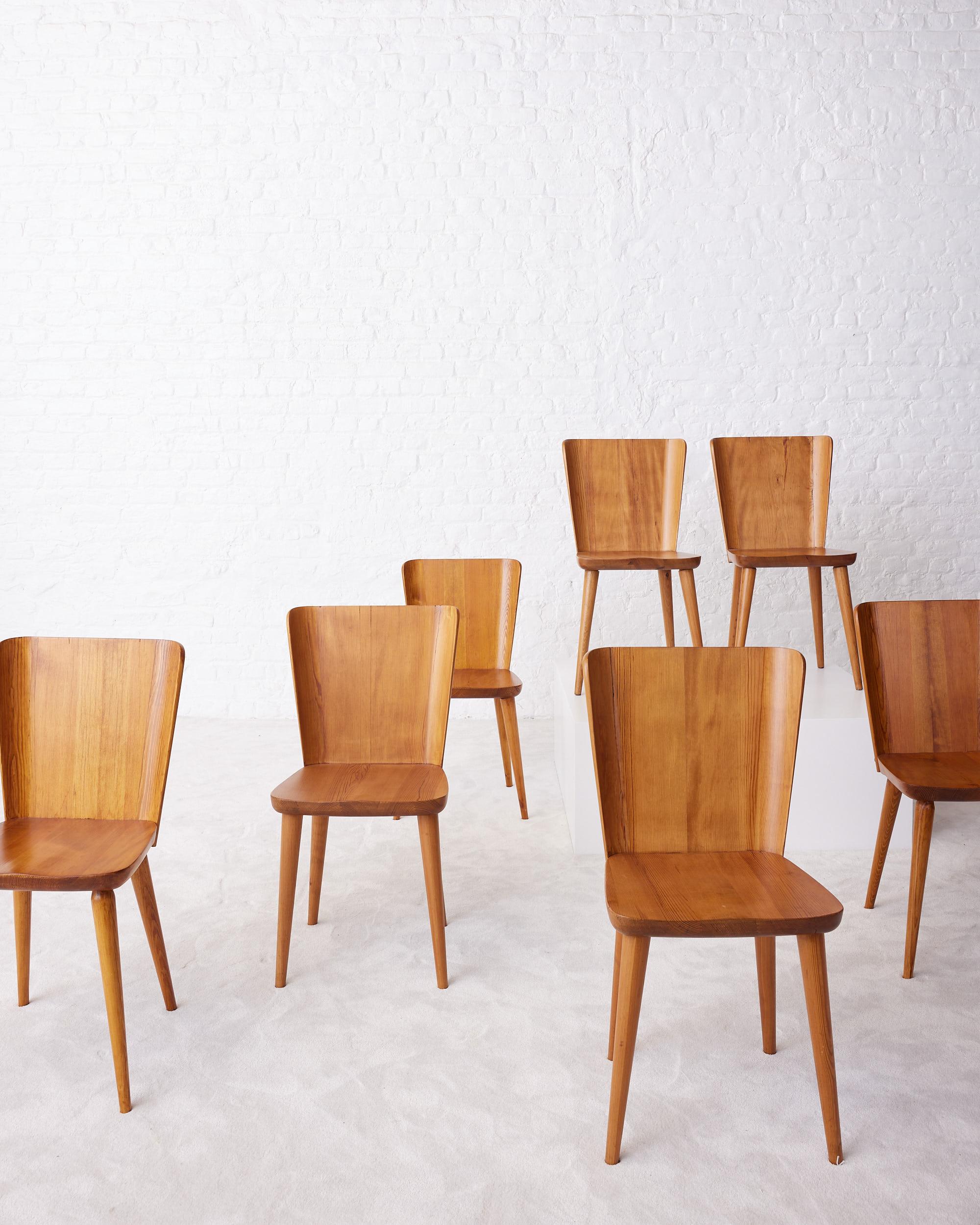 Chairs designed by Goran Malmvall for Karl Anderson & Soner, in the 1950s, with a solid pine seat and base. The backrests run wide near the highest and consist of straight and slightly curved near the ends.
The Swedish dining chairs hold a powerful