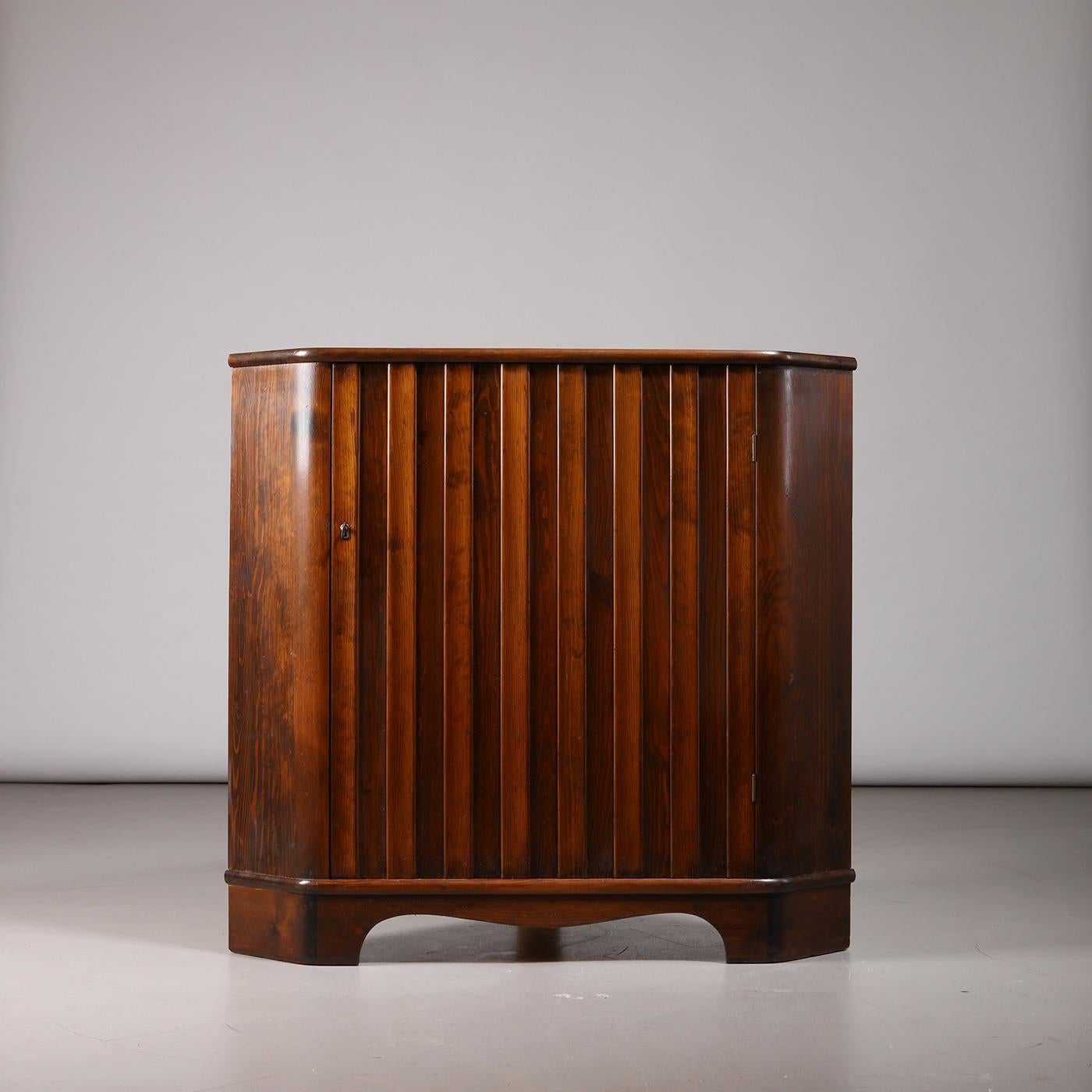 Scandinavian Modern Göran Malmvall 'Sportstugemöbler' Corner Cabinet in Pine, 1950s For Sale