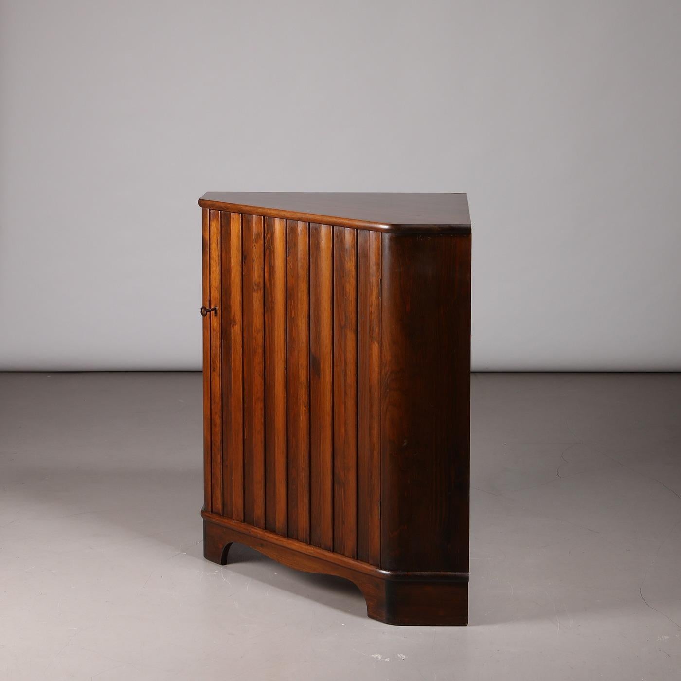 Göran Malmvall 'Sportstugemöbler' Corner Cabinet in Pine, 1950s In Good Condition For Sale In Prague, New Town