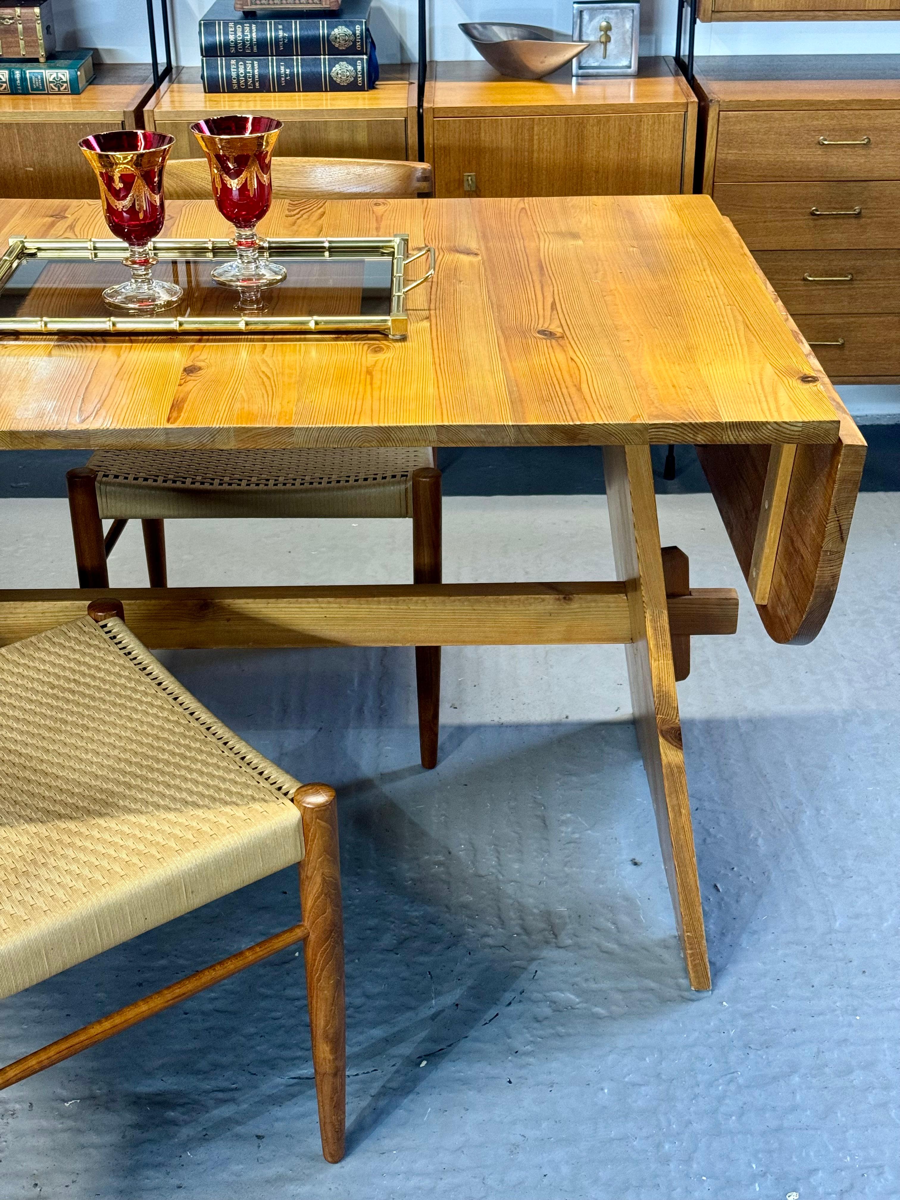 Göran Malmvall Style Swedish Mid-Century Modern Sculptural Pine Dining Table For Sale 12