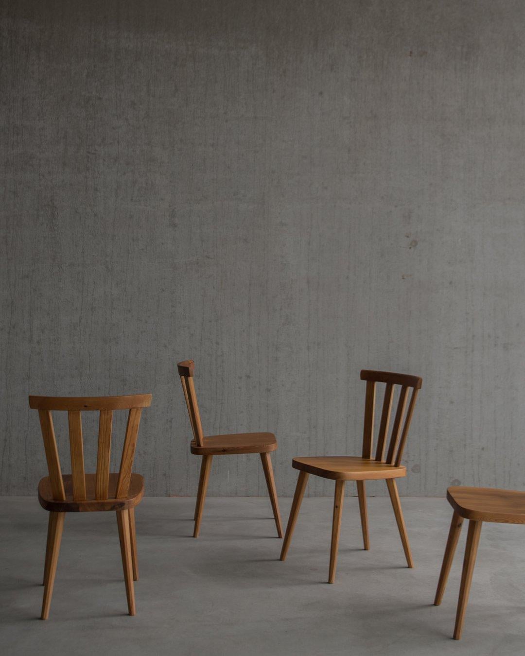 Set of 4 vintage pine chairs by Göran Malmvall for Svensk Fur Sweden mid-20th Century. Some resemblances with the Utö dining chairs by Axel Einar Hjorth for Nordiskda Kompaniet.

Göran Malmvall (1917–2001) was the youngest son of the company’s