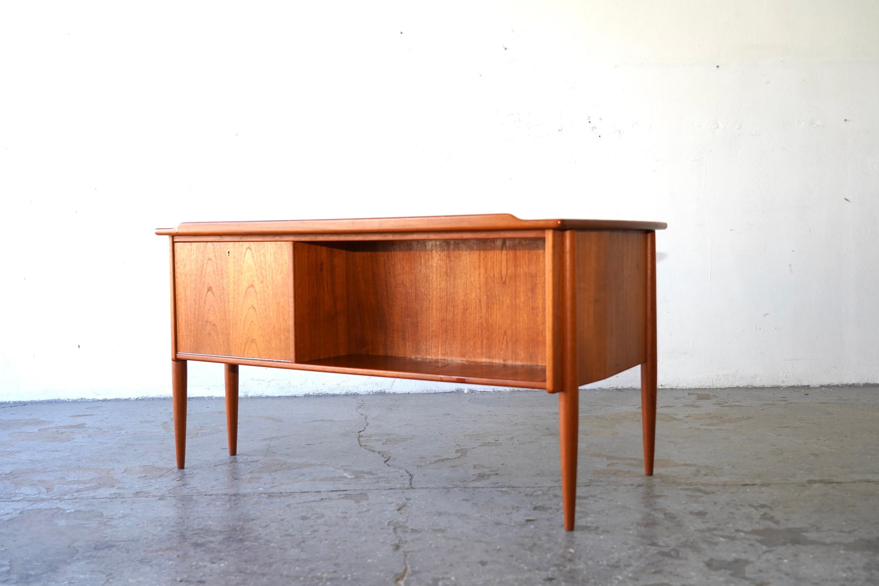 Göran Strand for Lelångs Möbelfabrik, Model A10 Danish Modern Swedish Desk For Sale 5