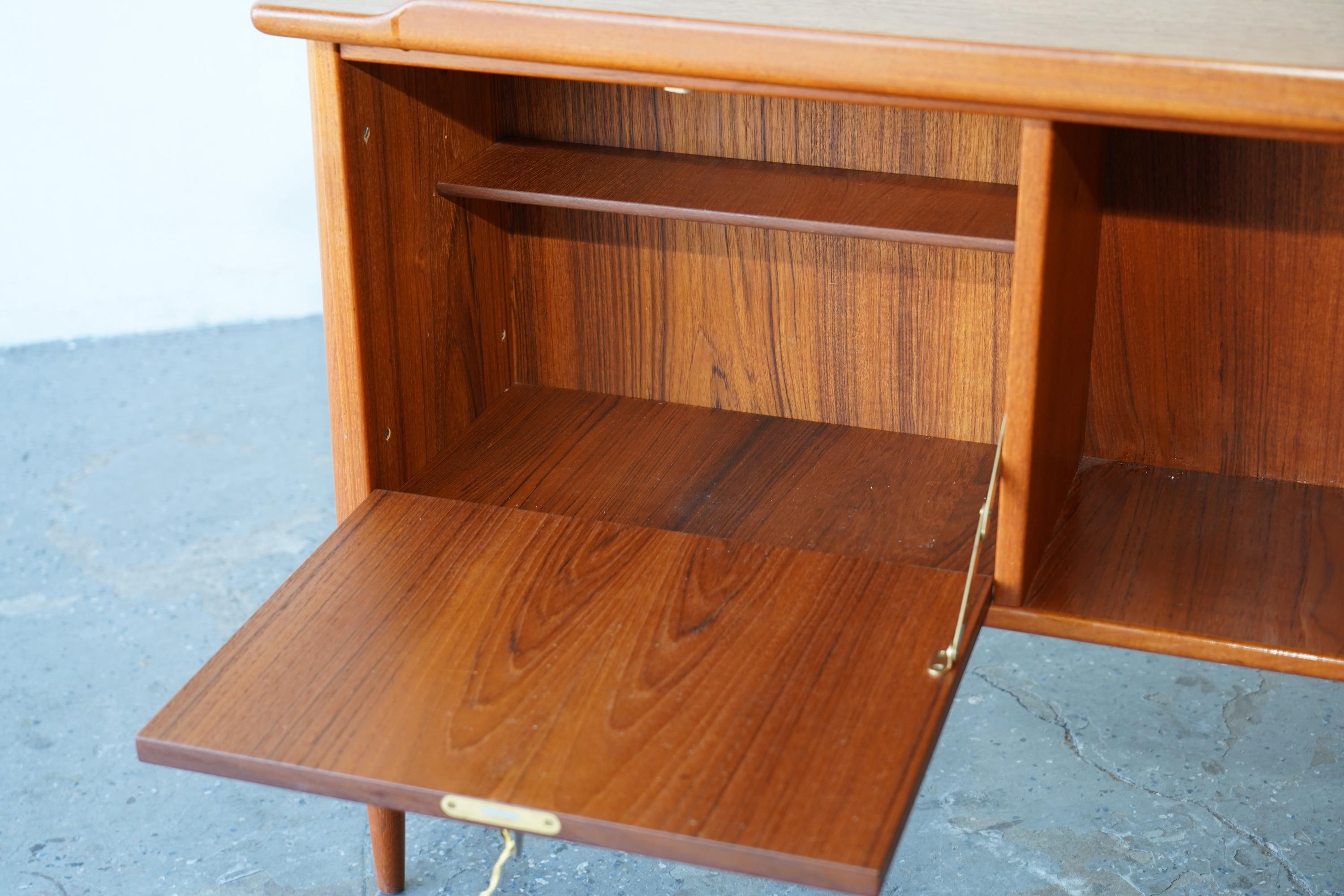 Göran Strand for Lelångs Möbelfabrik, Model A10 Danish Modern Swedish Desk For Sale 6
