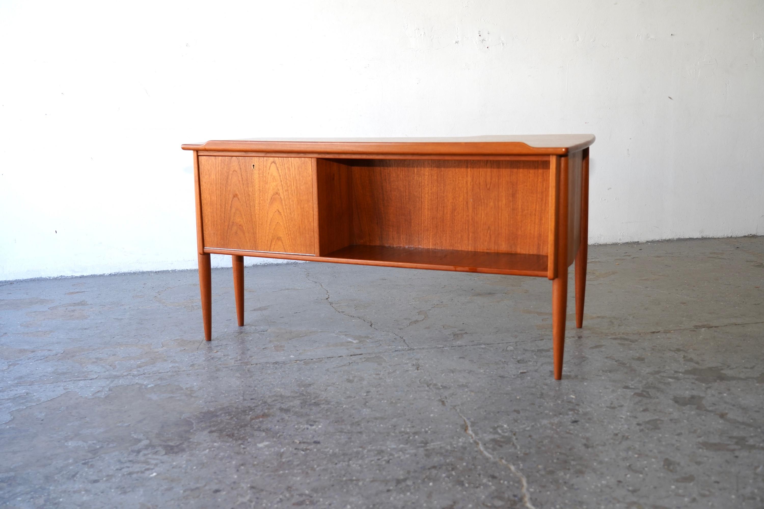 Göran Strand for Lelångs Möbelfabrik, Model A10 Danish Modern Swedish Desk For Sale 8