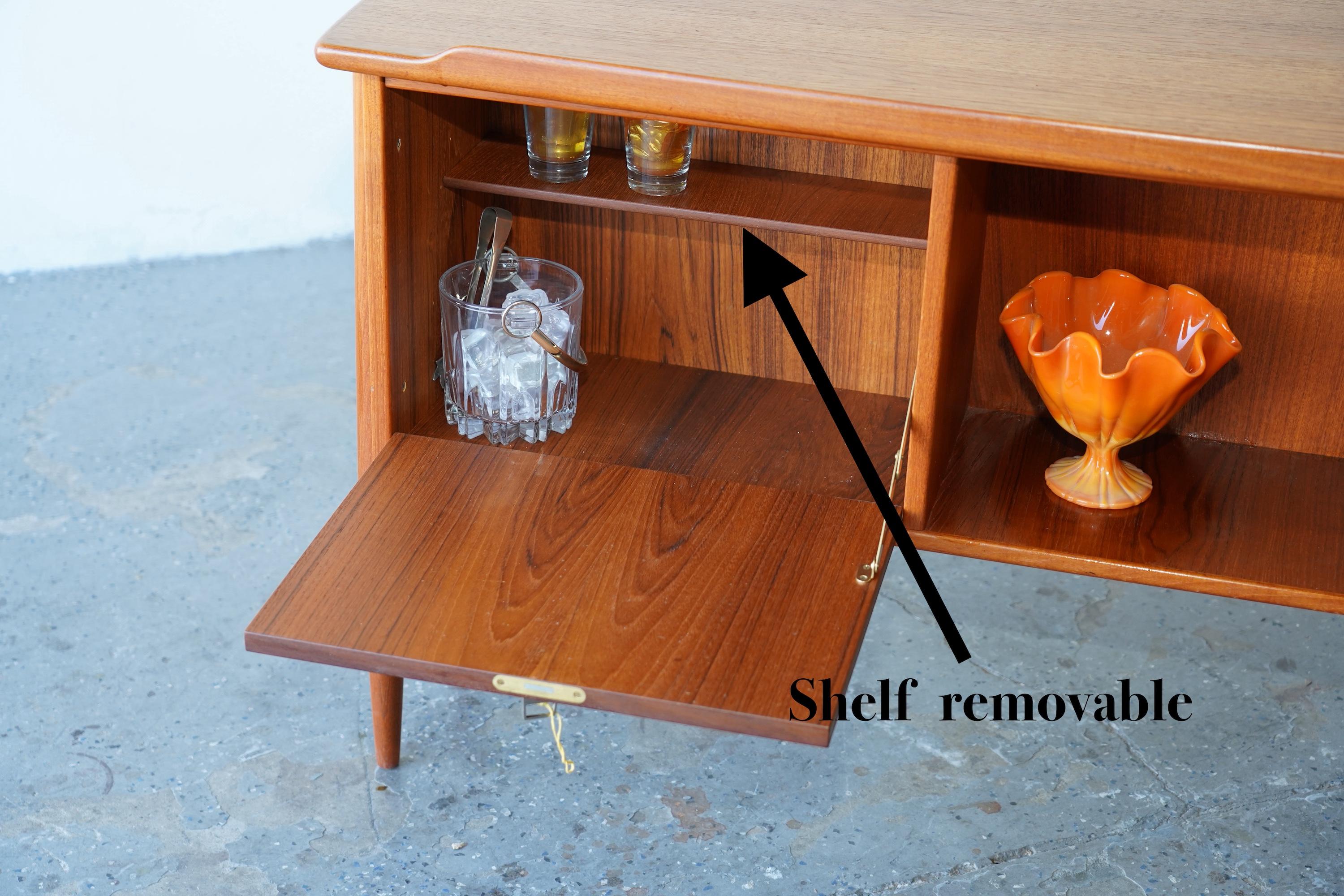 Göran Strand for Lelångs Möbelfabrik, Model A10 Danish Modern Swedish Desk In Good Condition For Sale In Las Vegas, NV