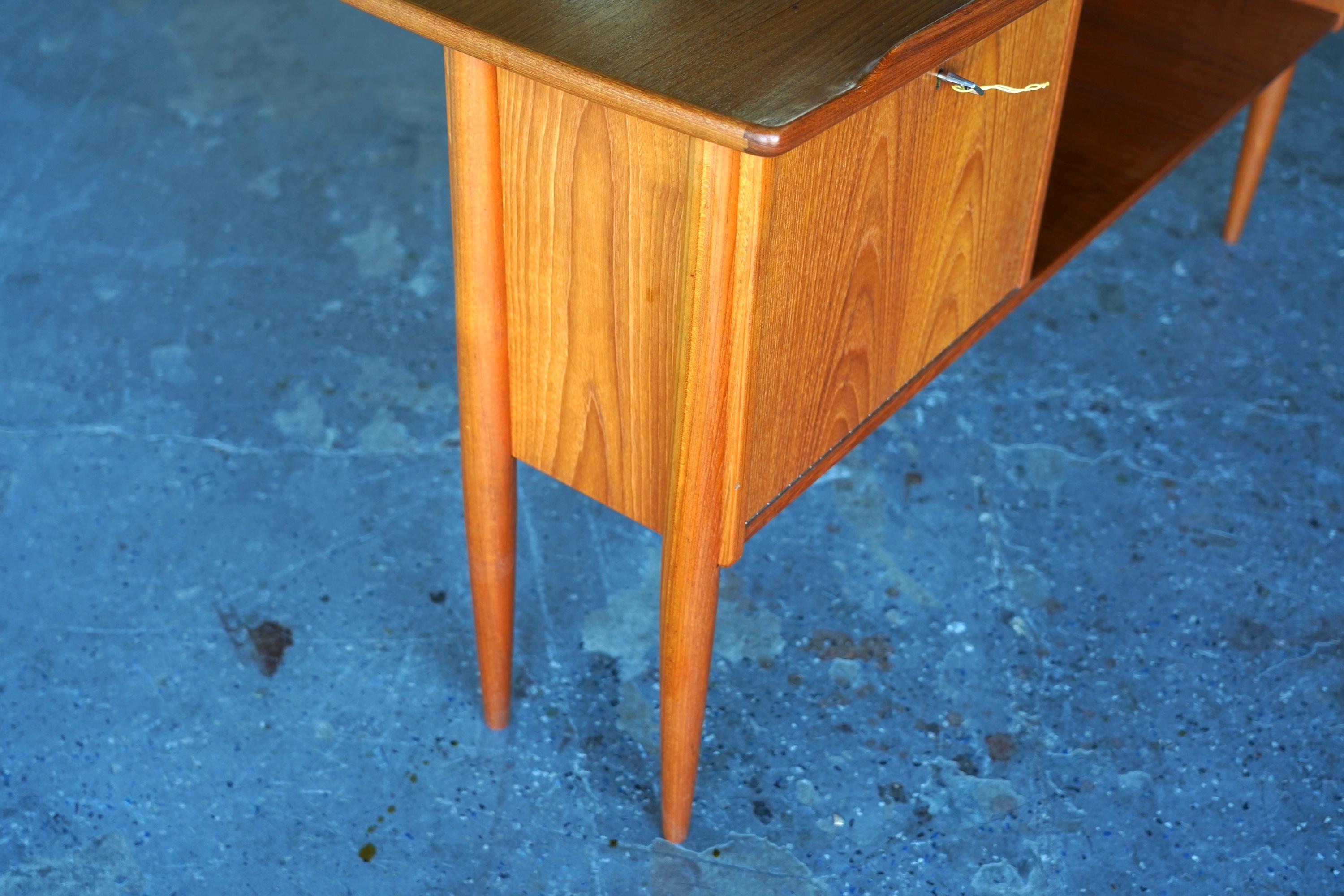 Göran Strand for Lelångs Möbelfabrik, Model A10 Danish Modern Swedish Desk For Sale 3