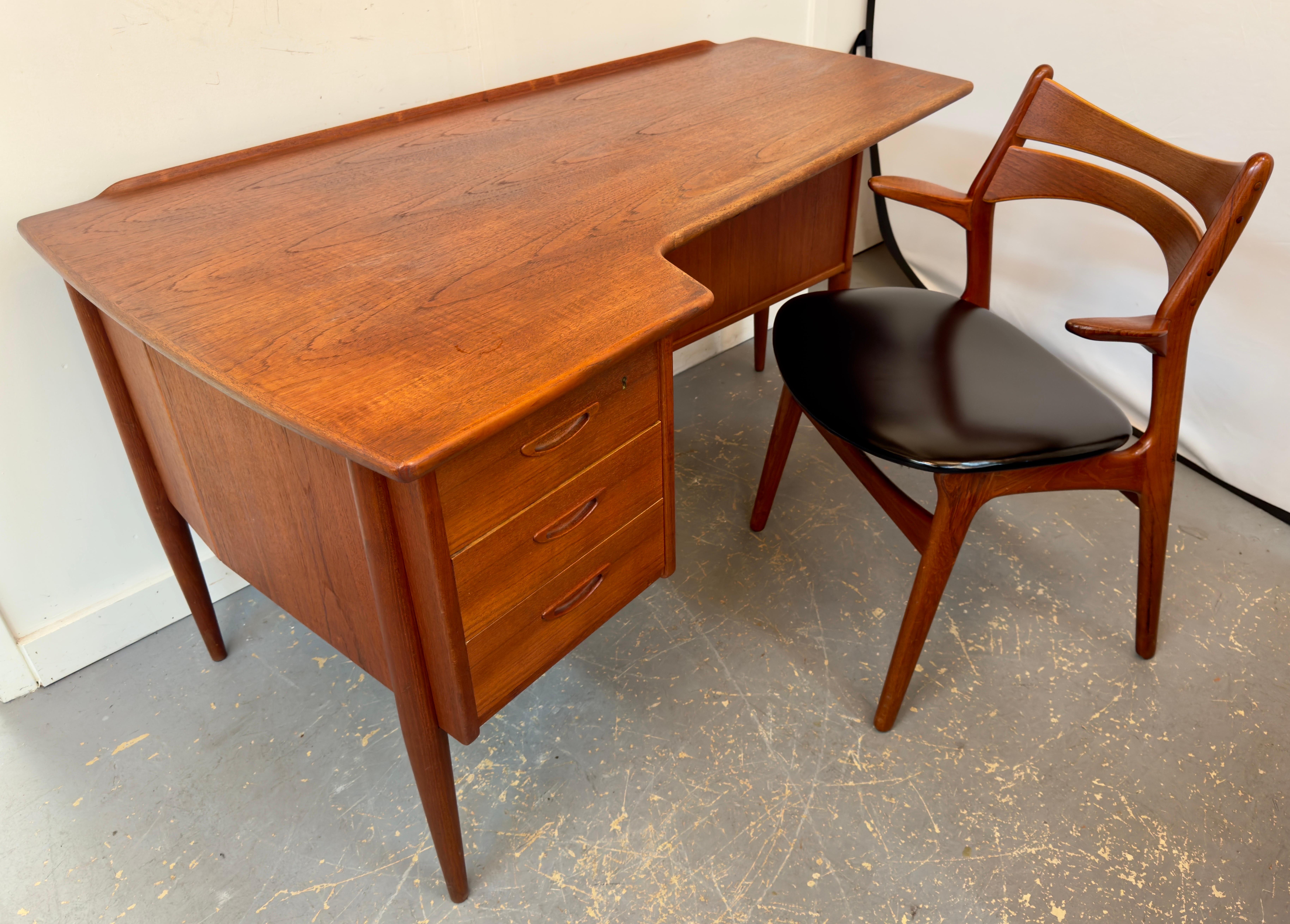 A Mid-Century Modern desk Model A10 l masterfully crafted by Göran Strand for Lelångs Möbelfabrik in Sweden during the 1960s.  
The allure of the Desk Model A10 lies in its thoughtful using teak, a wood known for its rich tones and grain patterns,