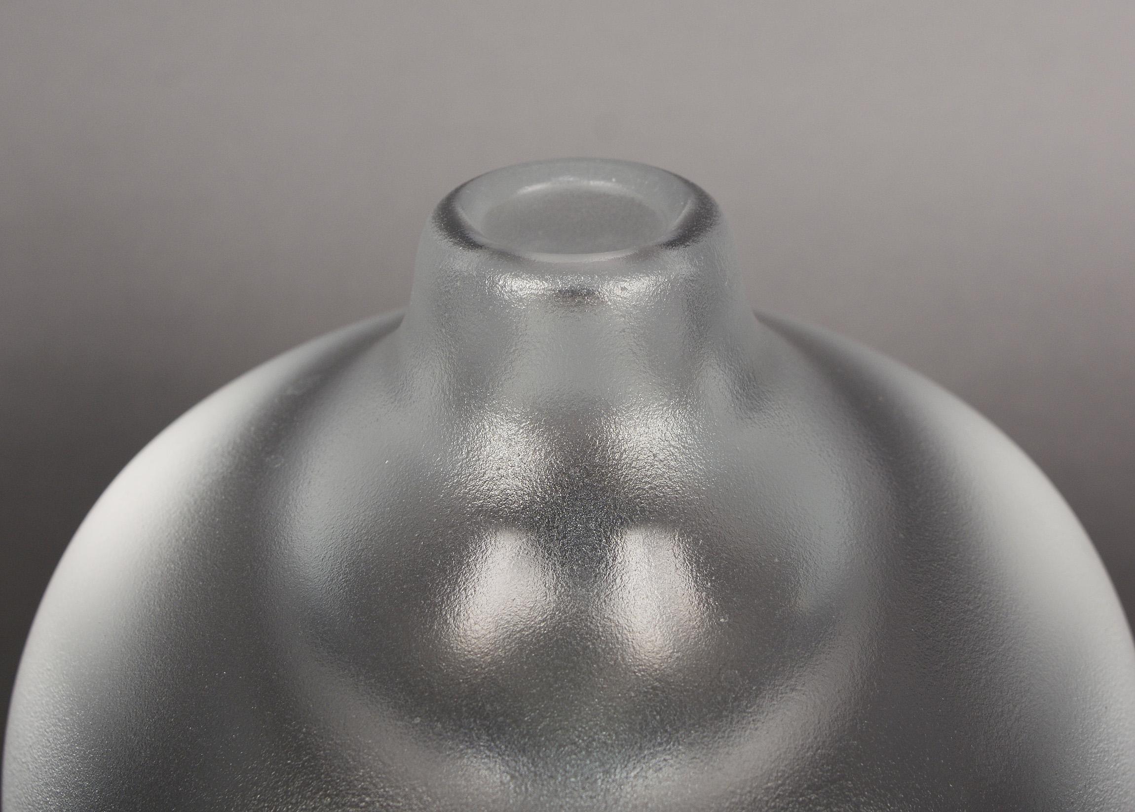 Suédois Vase gravé à l'acide par Goran Warff pour la collection Kosta Royal Art en vente