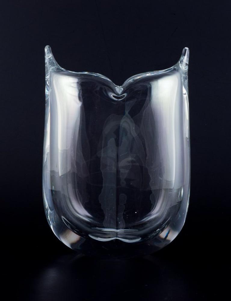 Scandinavian Modern Göran Wärff for Kosta Boda, Sweden. Art glass vase in clear glass. For Sale