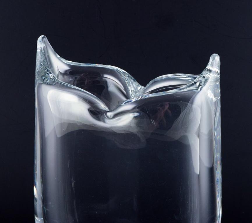 Göran Wärff for Kosta Boda, Sweden. Art glass vase in clear glass. In Excellent Condition For Sale In Copenhagen, DK