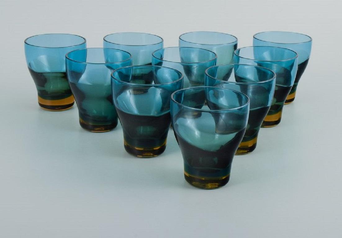 Scandinave moderne Göran Wärff pour Pukeberg. Un ensemble de 10 verres à pied uniques bleu-vert « Tropico ».  en vente