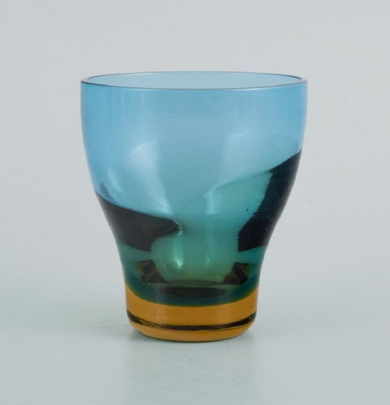 Suédois Göran Wärff pour Pukeberg. Un ensemble de 10 verres à pied uniques bleu-vert « Tropico ».  en vente