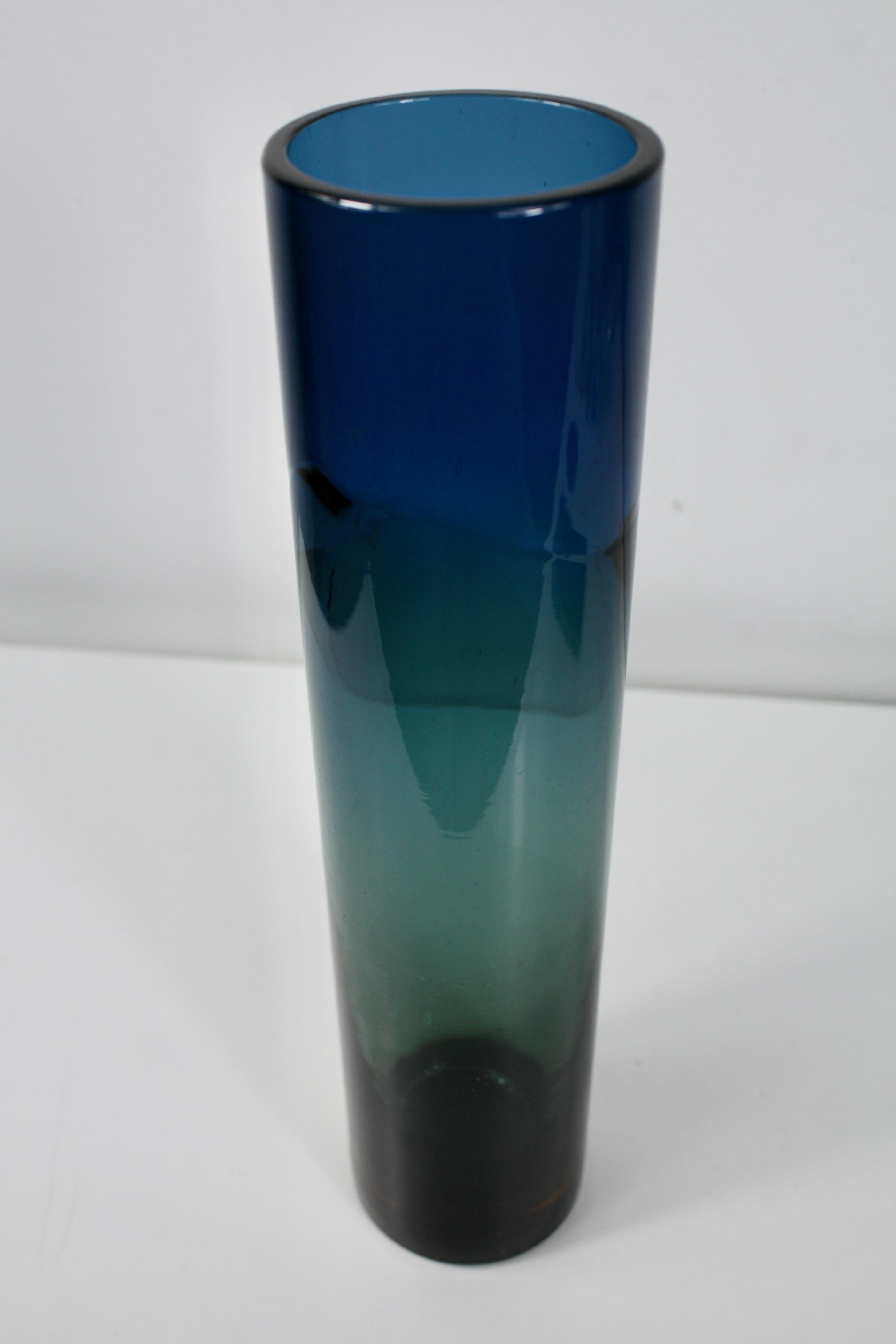 Scandinavo moderno Göran Wärff Pukeberg Vaso Tropico colorato in vetro soffiato a bocca, Svezia, 1960 in vendita