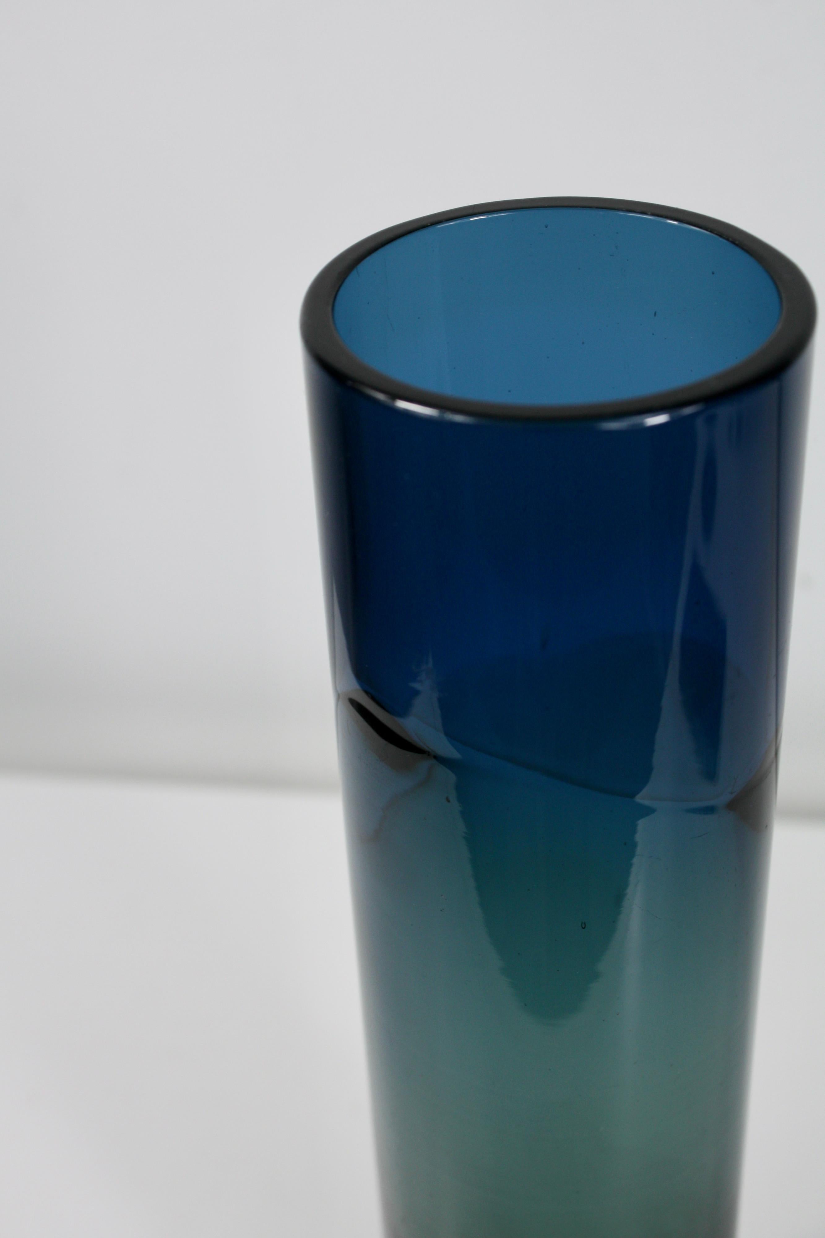 Göran Wärff Pukeberg Vaso Tropico colorato in vetro soffiato a bocca, Svezia, 1960 In condizioni buone in vendita a Västra Frölunda, SE