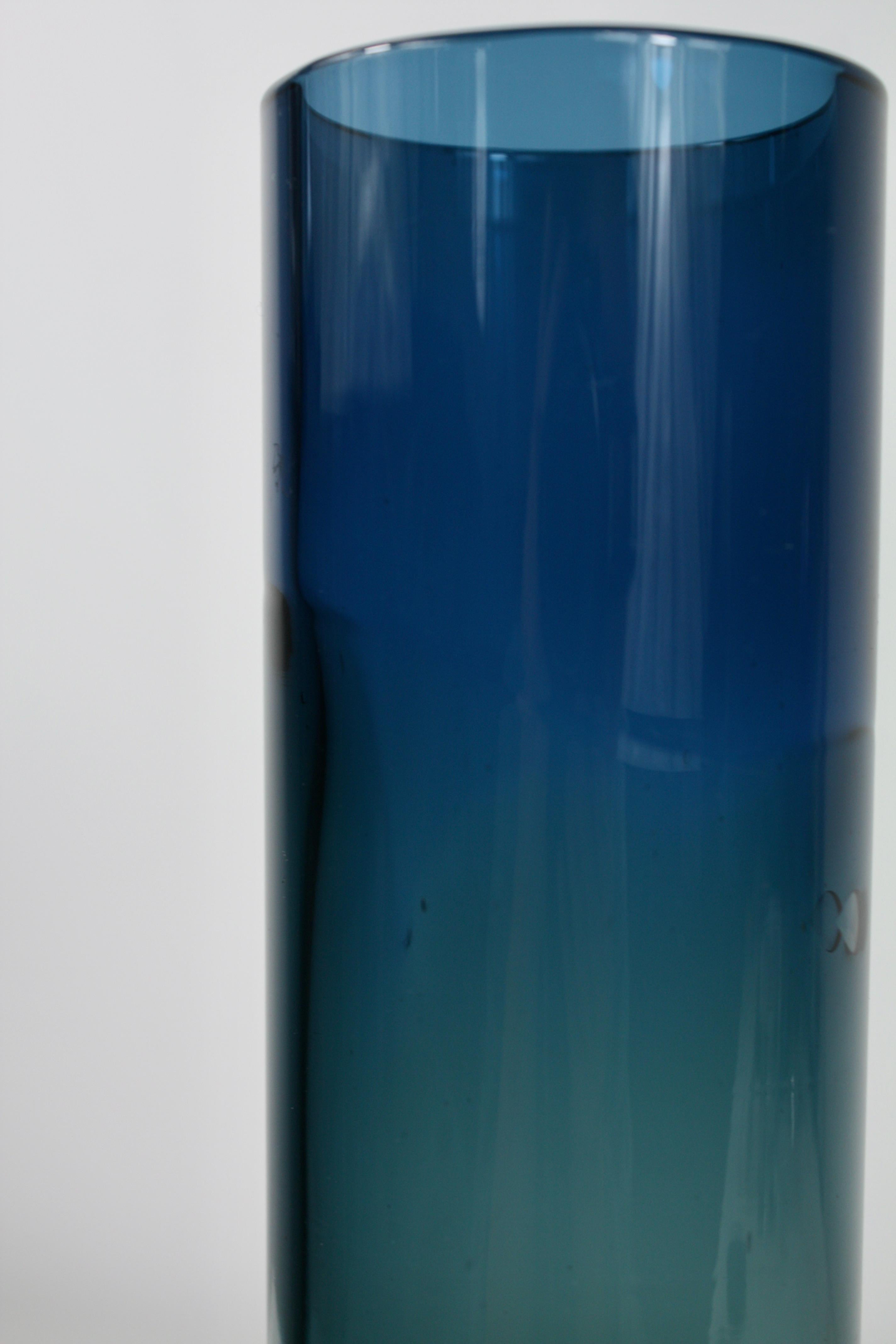 Metà XX secolo Göran Wärff Pukeberg Vaso Tropico colorato in vetro soffiato a bocca, Svezia, 1960 in vendita