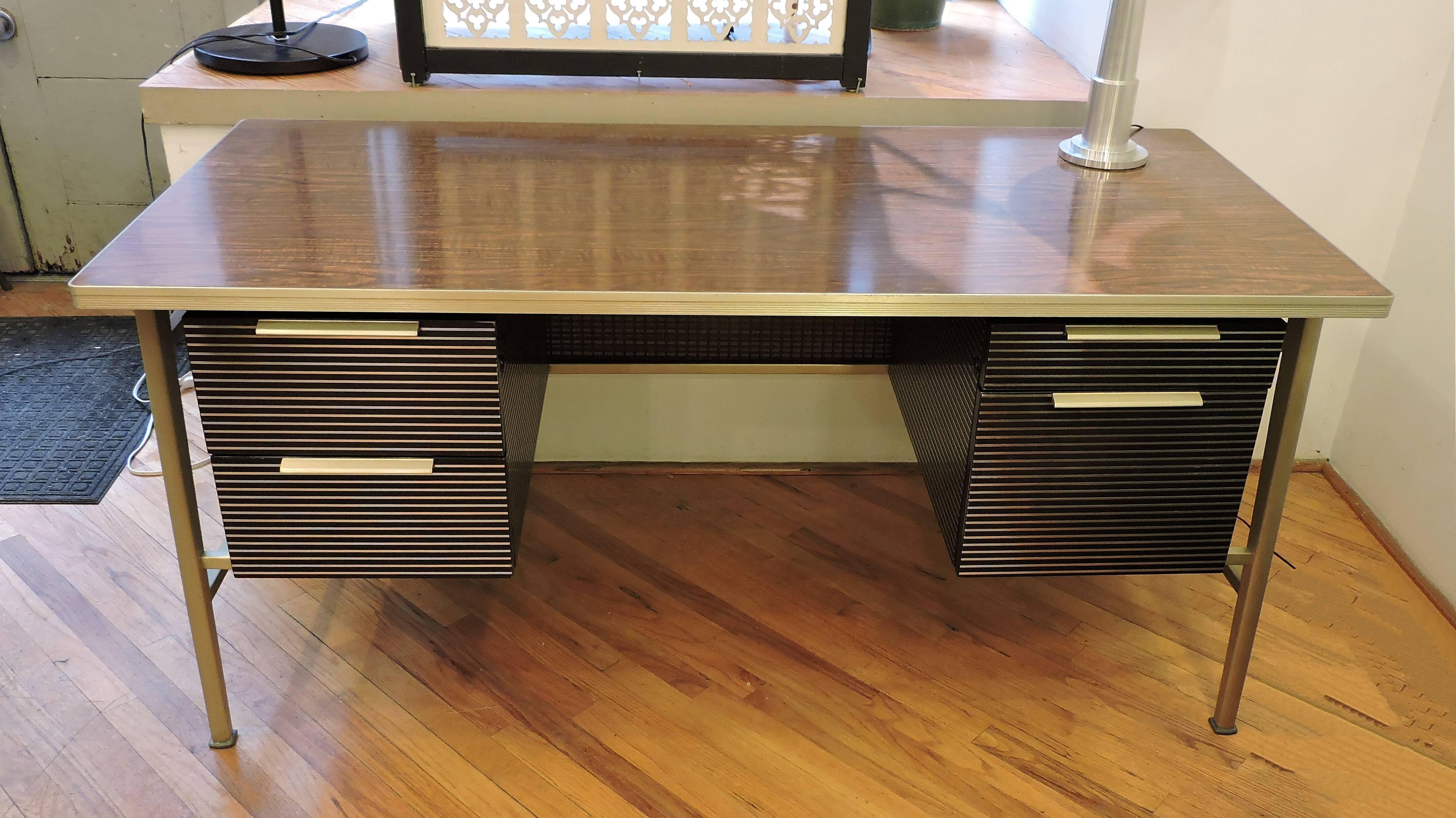 Gordon Bunshaft Mid-Century Modern Italic Desk for General Fireproofing Co. 2