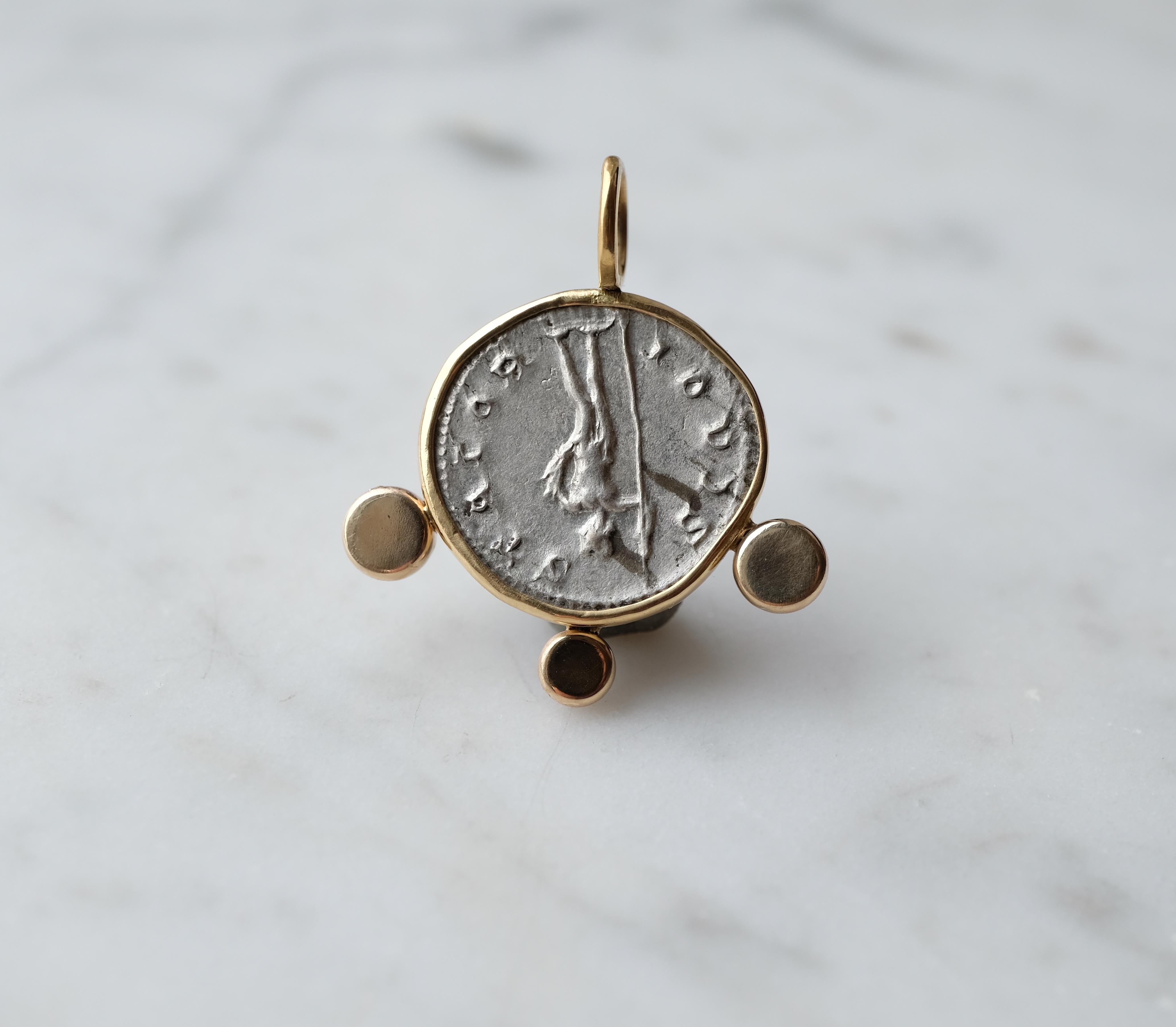 Gordian III en or 18 carats avec saphir et aigue-marine (unique) Unisexe en vente