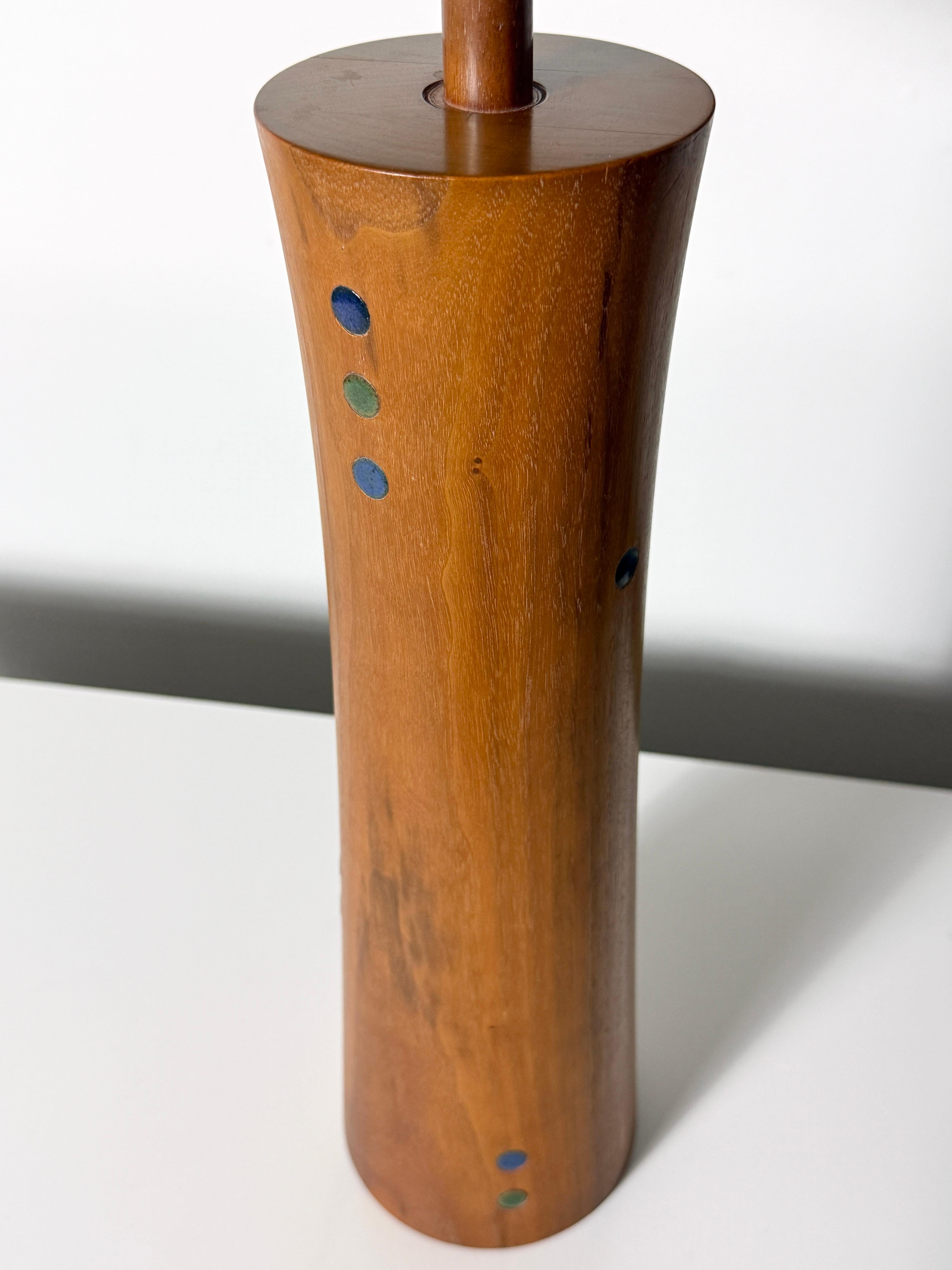 Gordon & Jane Martz Lámpara de mesa de cerámica con incrustaciones de nogal Marshall Studios Años 60 en venta 4