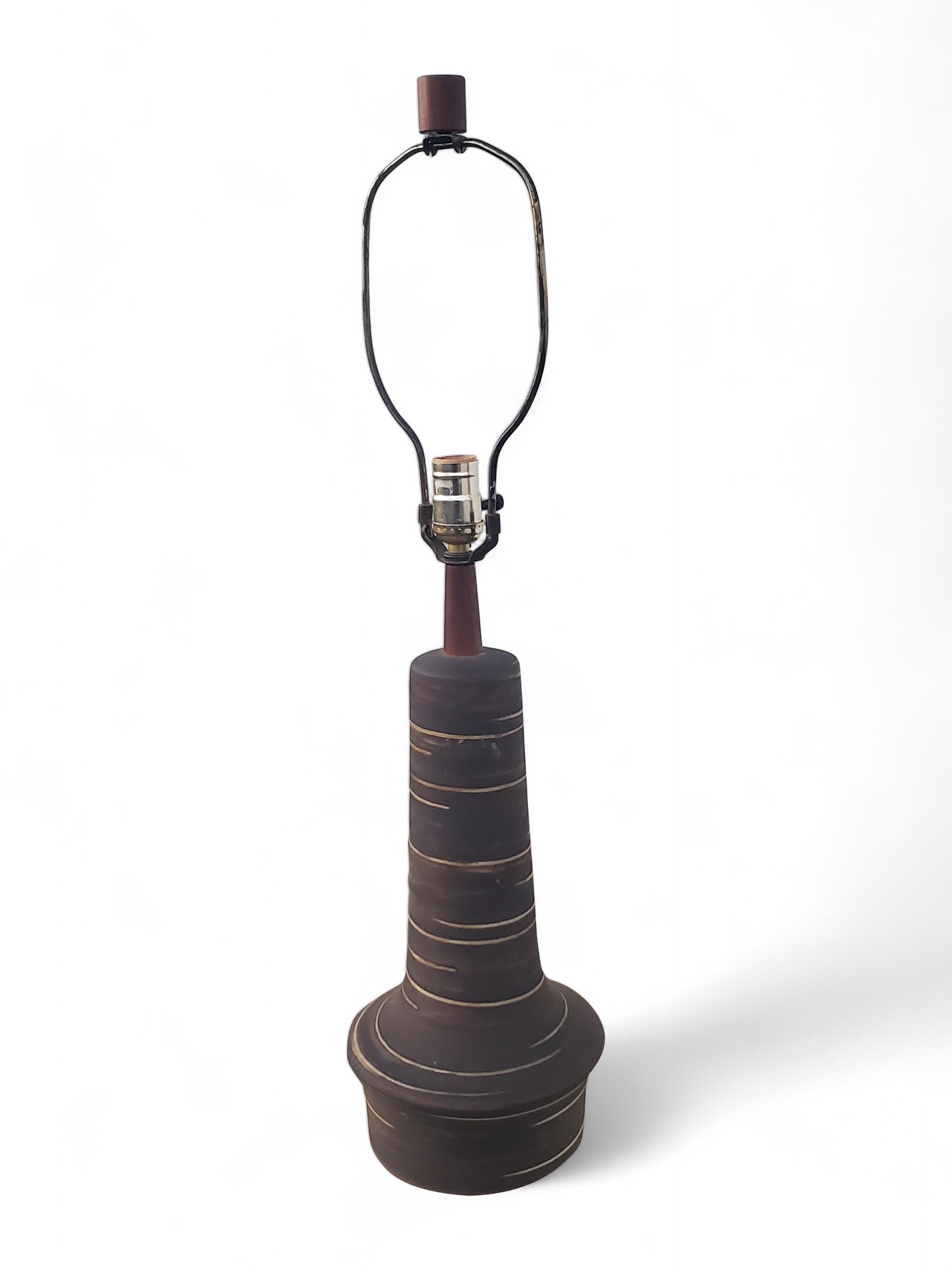Mid-Century Modern Gordon and Jane Martz Ceramic Table Lamp For Sale