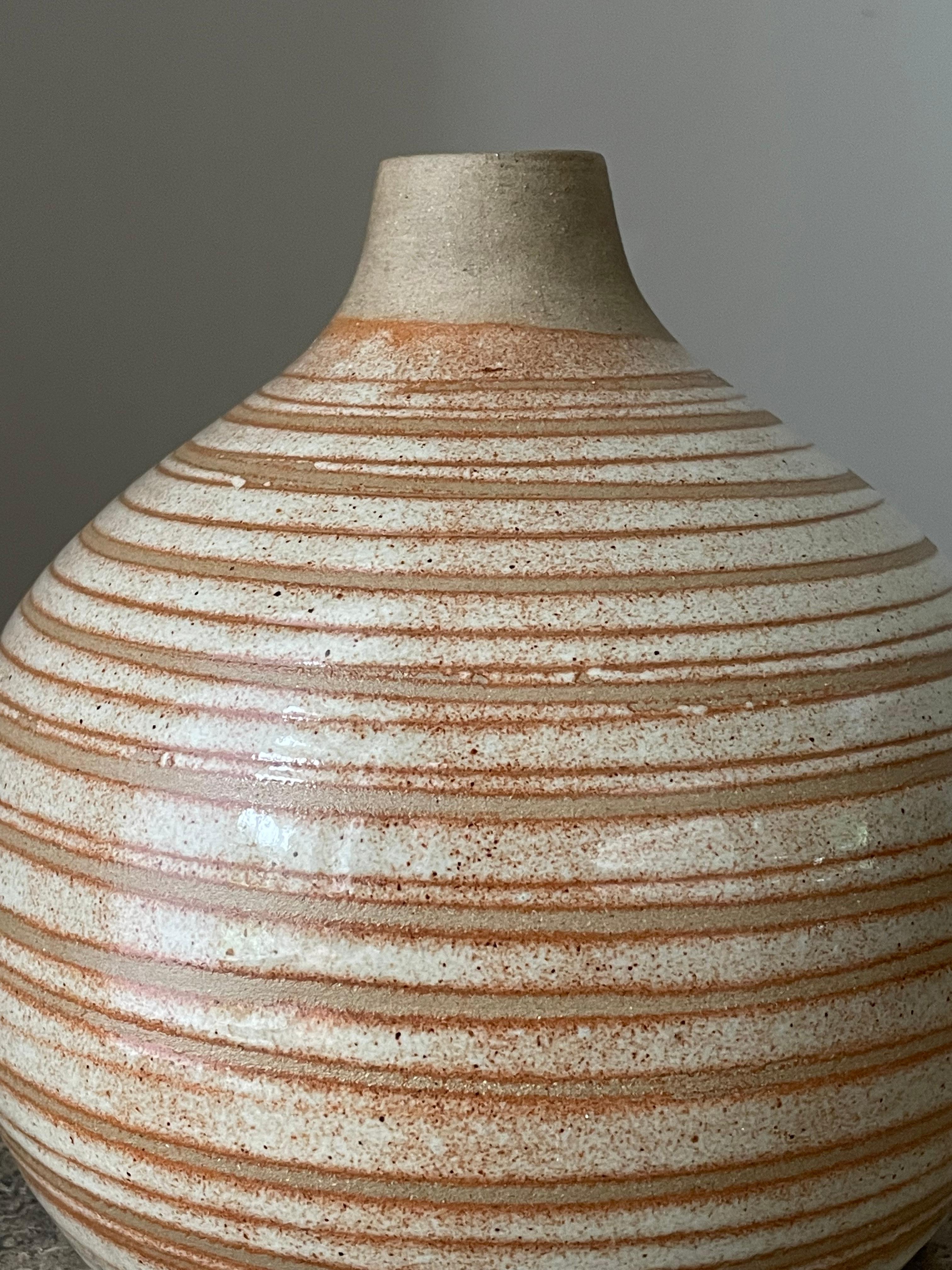 American Gordon and Jane Martz Ceramic Vase, Marshall Studios, 1960s For Sale