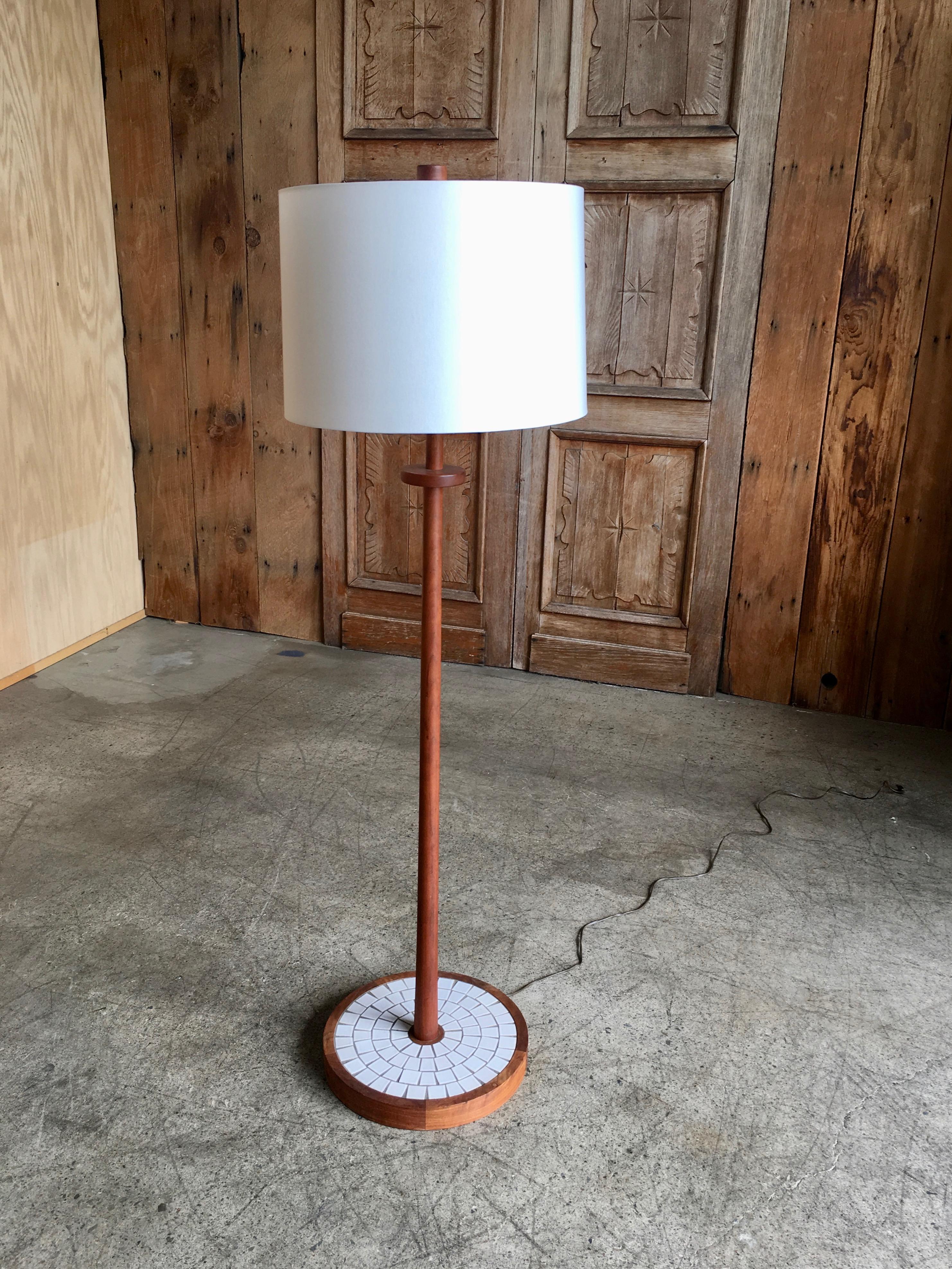This model W1-28 floor lamp was designed by Gordon & Jane Martz and manufactured at their Marshall Studios. Measures: base is 14 x 14.